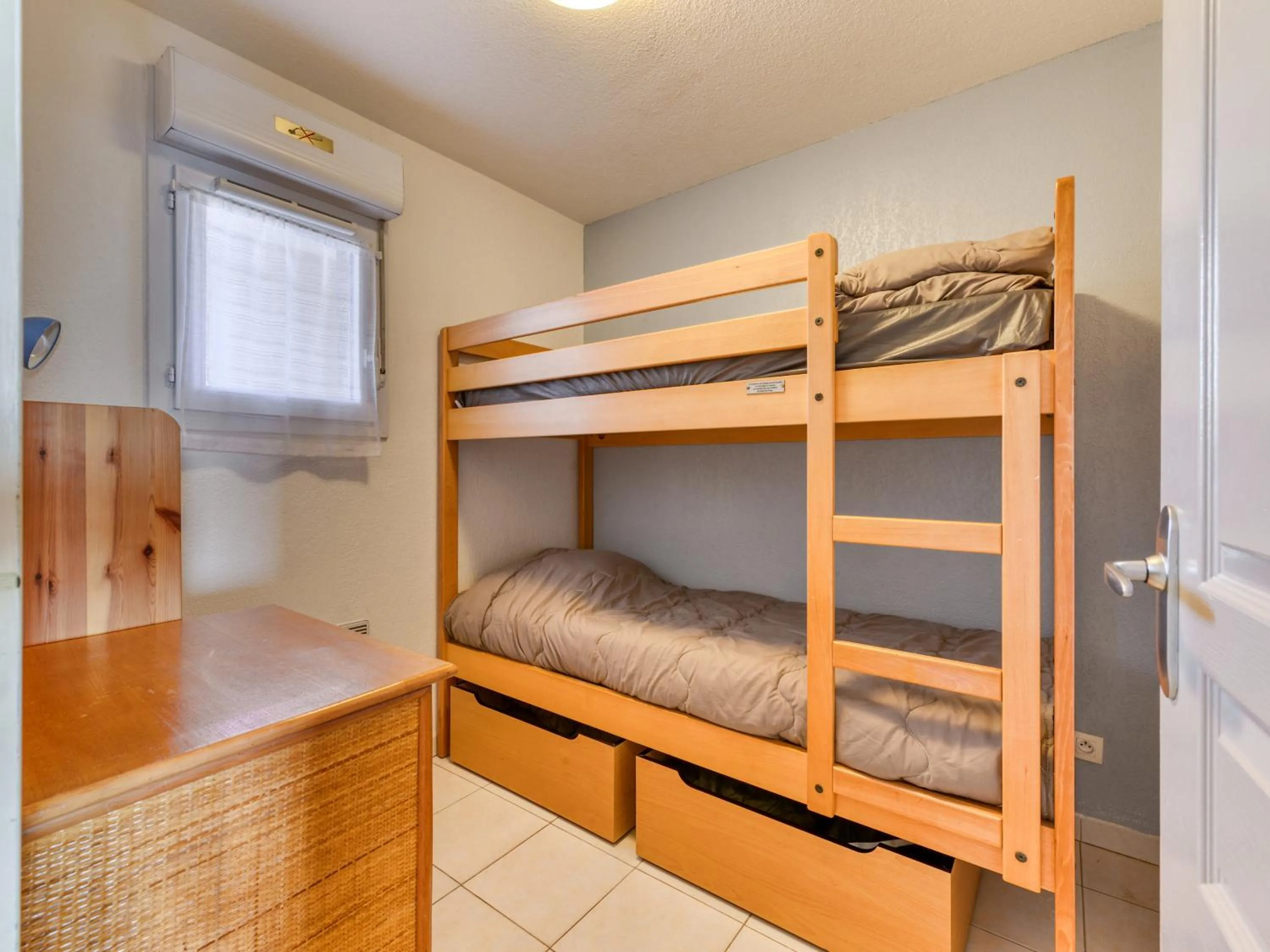 Bedroom, Bed in Vacancéole - Résidence Alizéa Beach