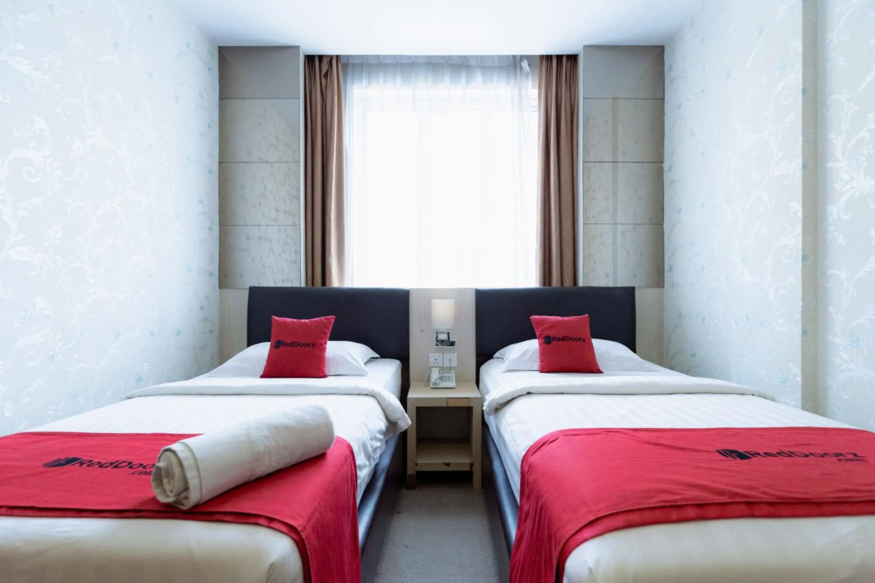 Twin Room in RedDoorz Premium near Grand Batam Mall Twin Room in RedDoorz Premium near Grand Batam Mall