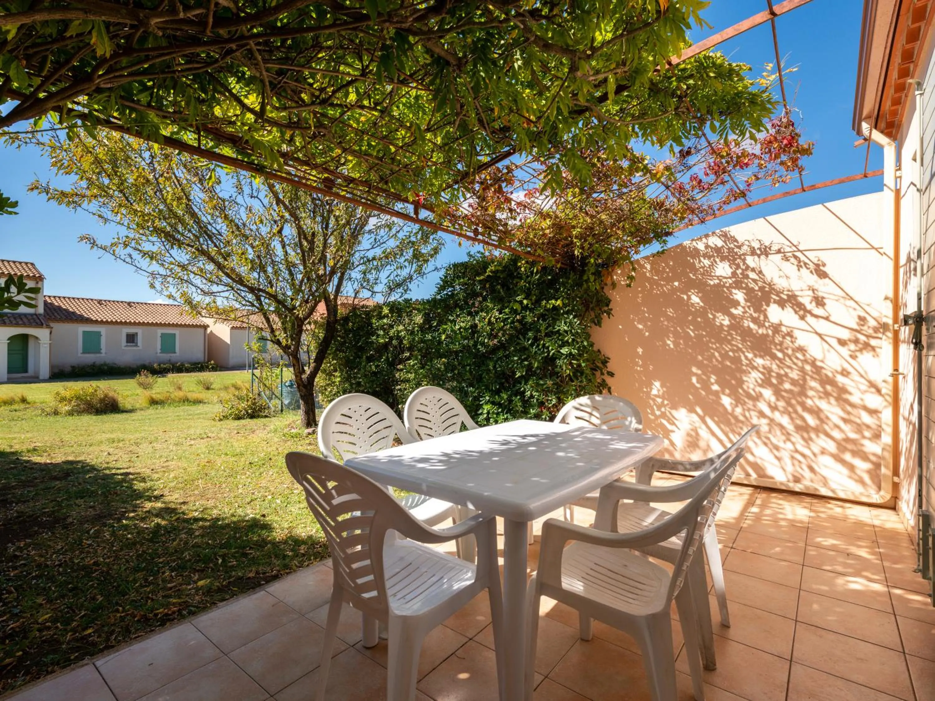 Patio in Vacancéole - Port Minervois, Les Hauts du Lac