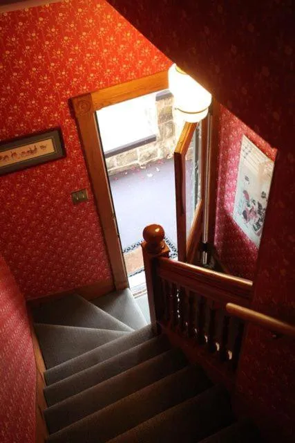 Restaurant/places to eat in The Queen, A Victorian Bed & Breakfast