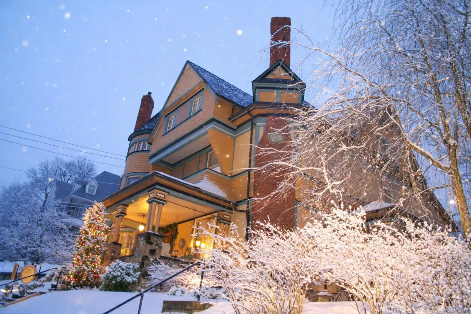 Property building in The Queen, A Victorian Bed & Breakfast