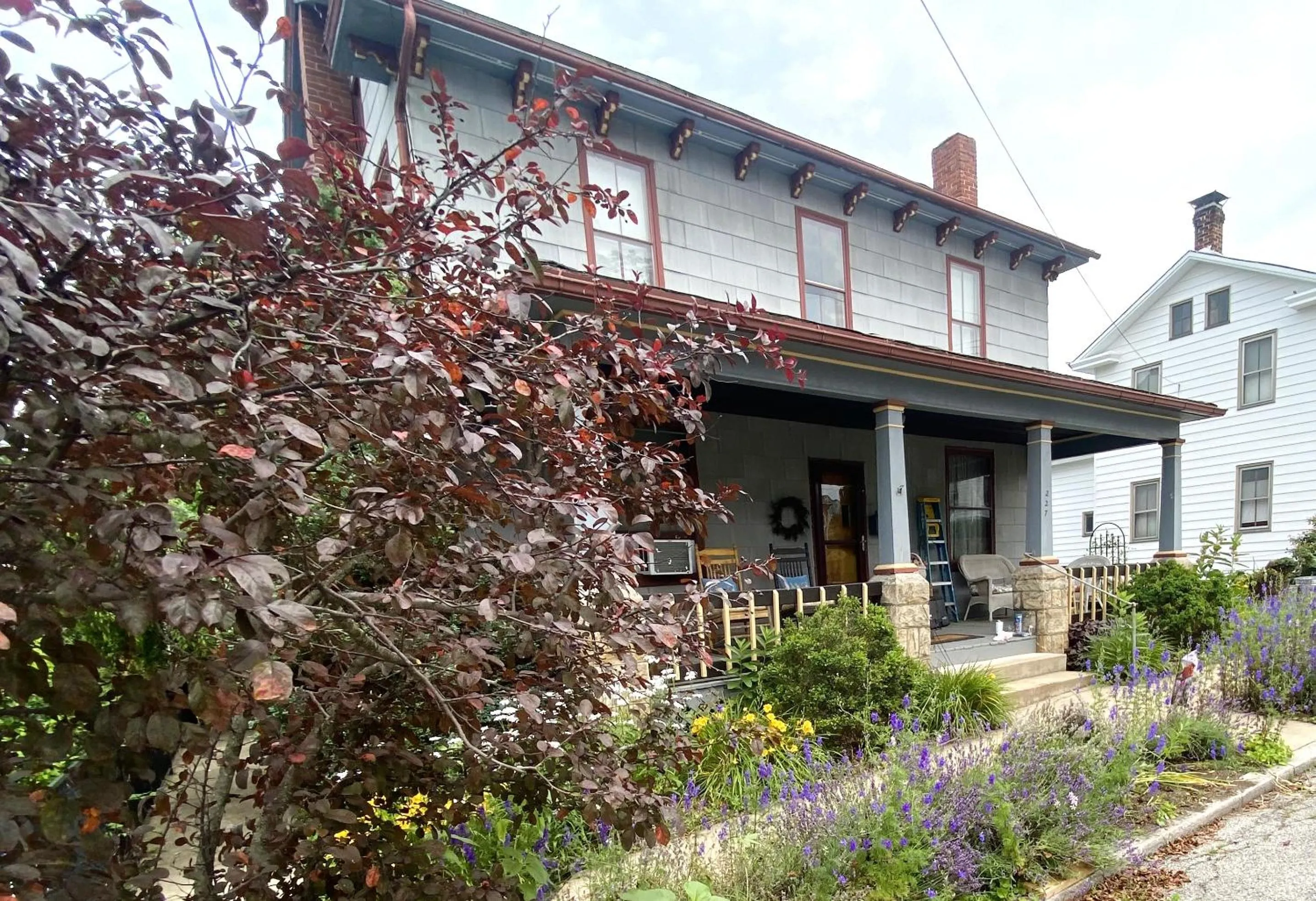 Property building in The Queen, A Victorian Bed & Breakfast