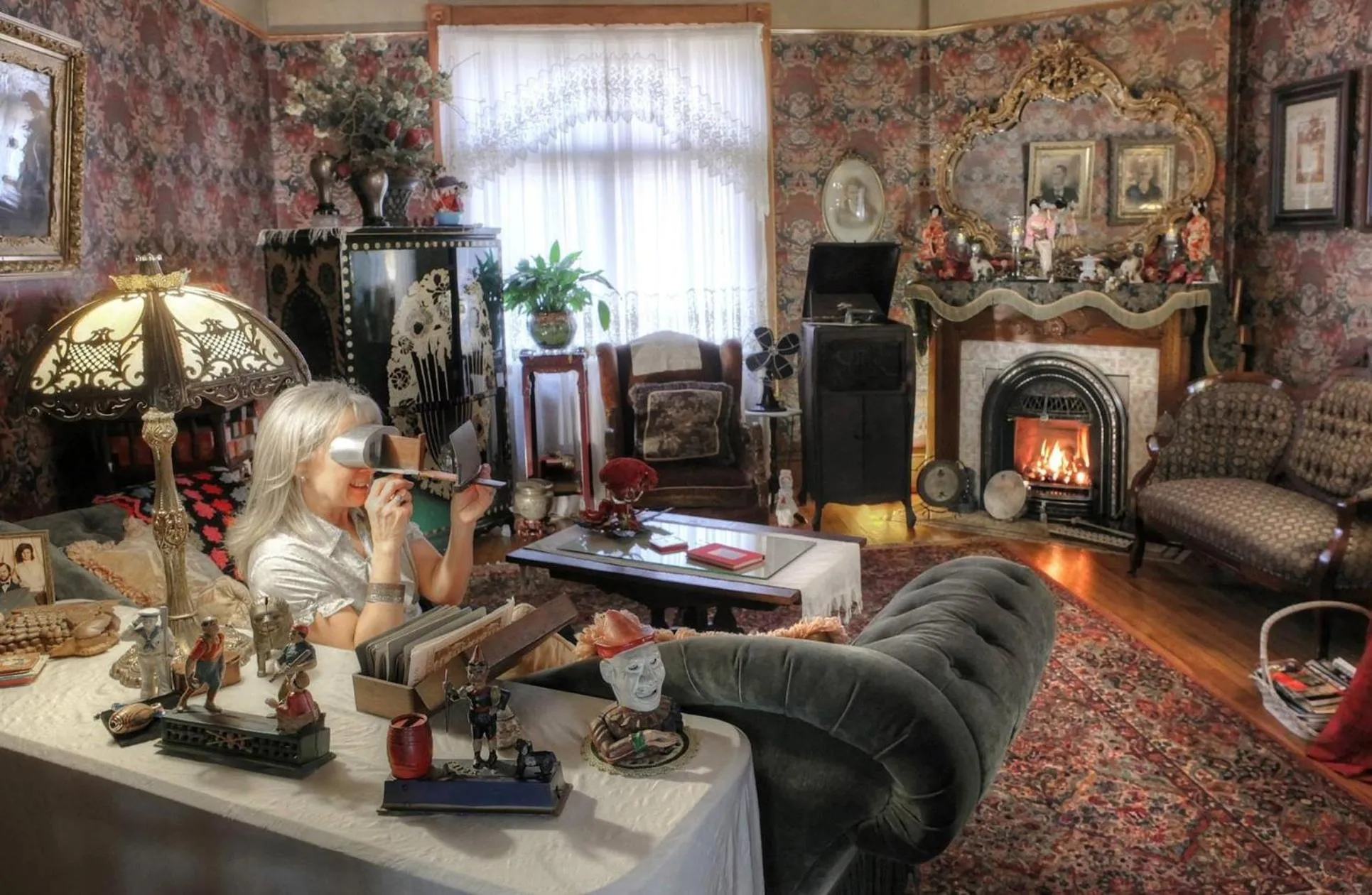 Communal lounge/ TV room in The Queen, A Victorian Bed & Breakfast