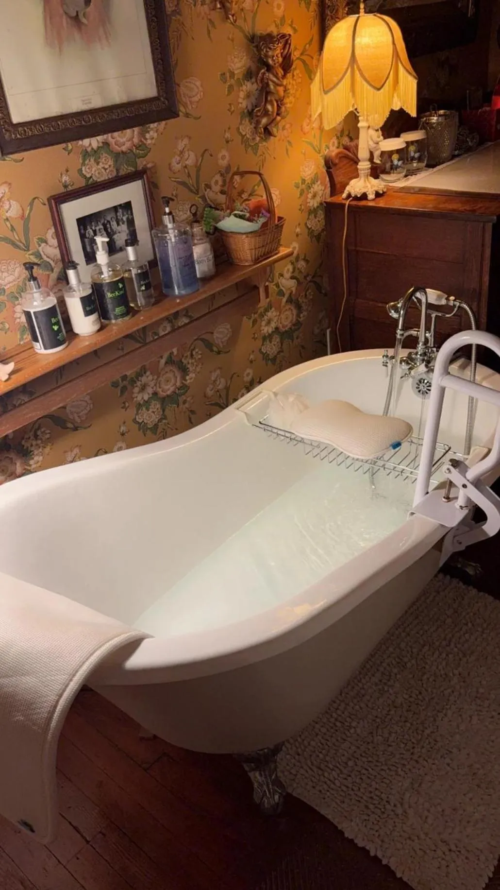 Bathroom in The Queen, A Victorian Bed & Breakfast