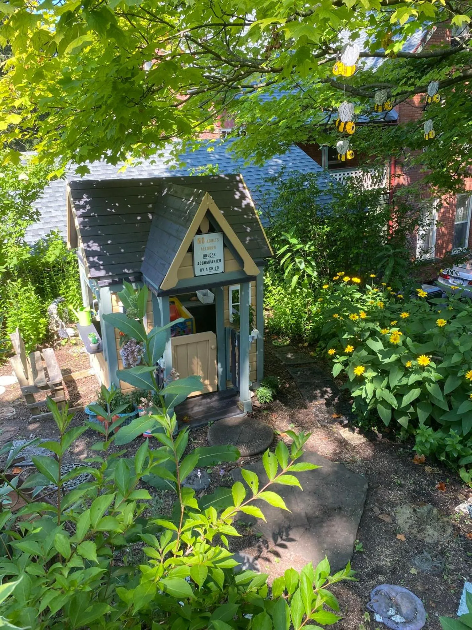 Spring in The Queen, A Victorian Bed & Breakfast