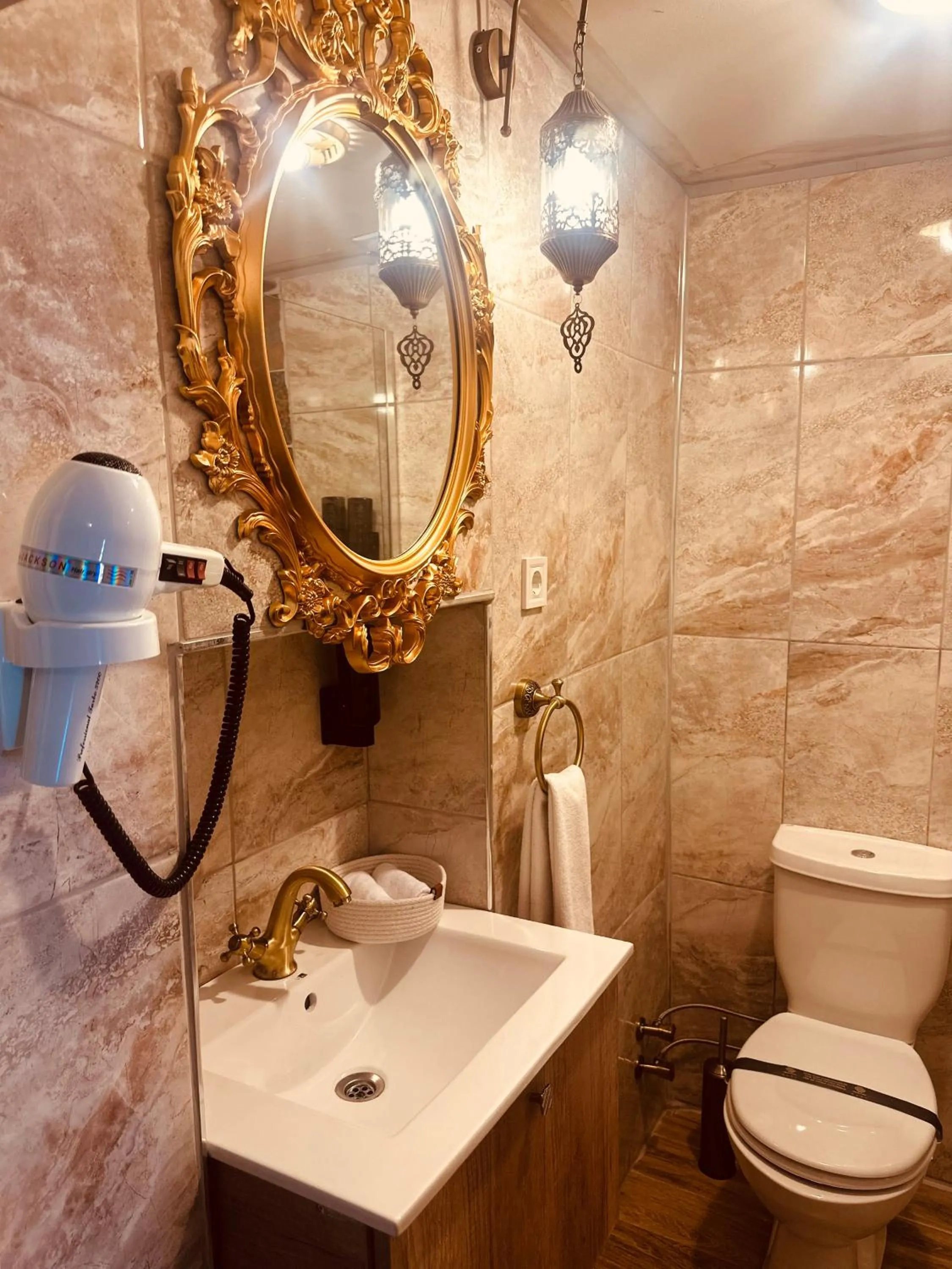 Bathroom in Taşhan Hotel