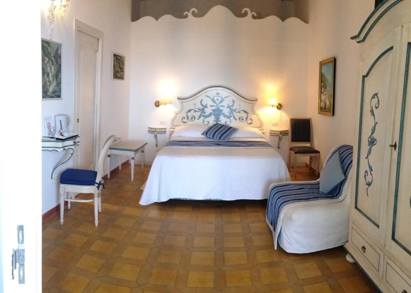 Photo of the whole room, Bed in Hotel Villa Delle Palme in Positano