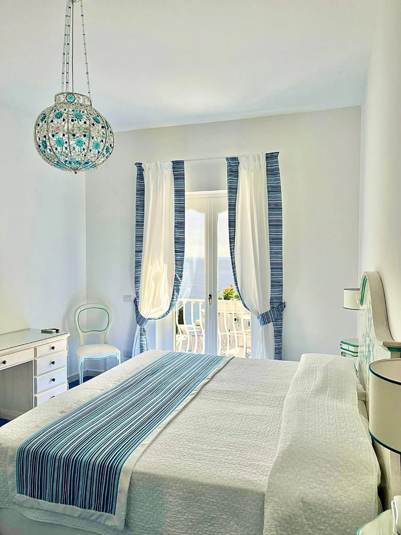 Bedroom, Bed in Hotel Villa Delle Palme in Positano