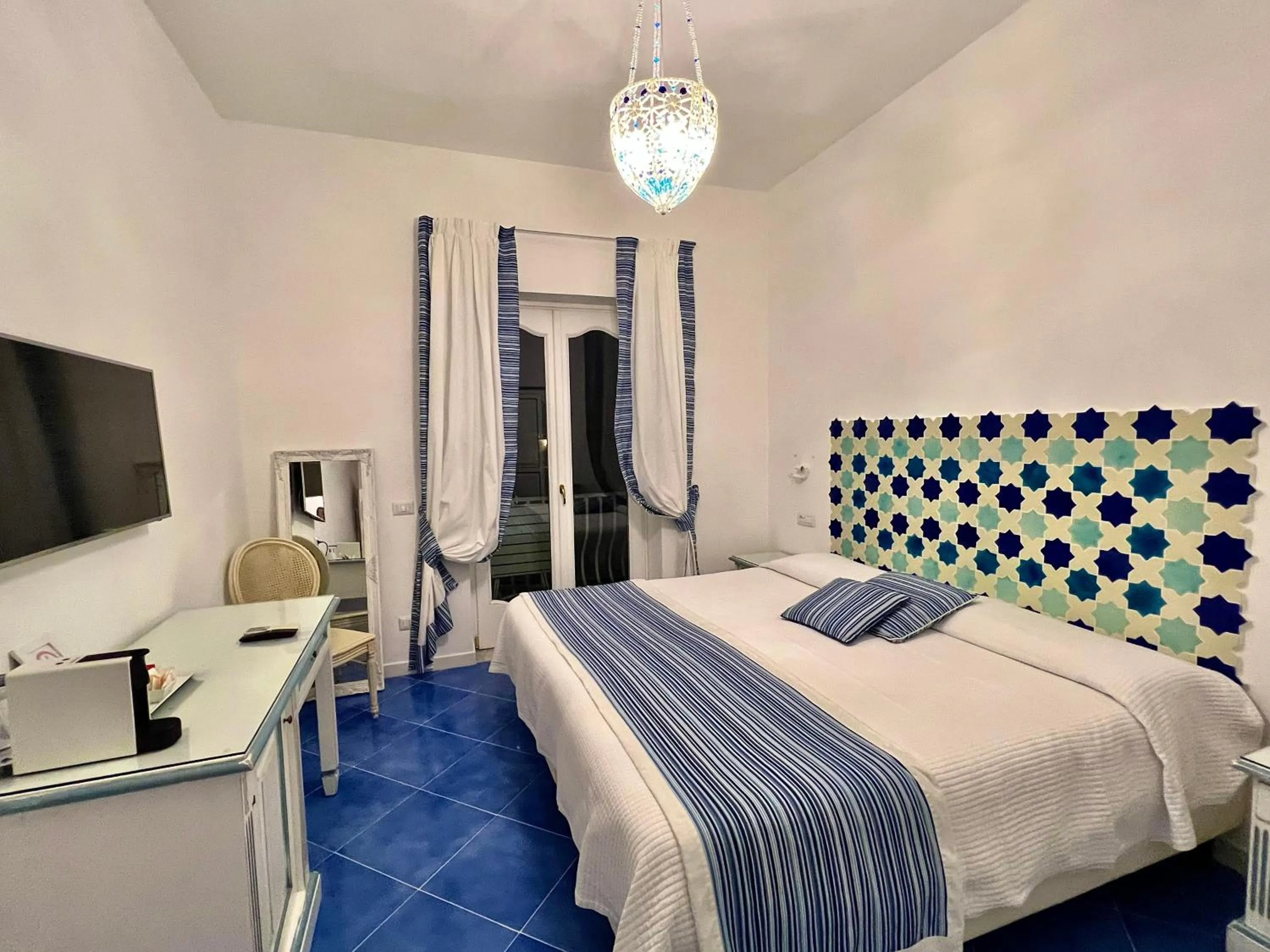 Decorative detail, Bed in Hotel Villa Delle Palme in Positano