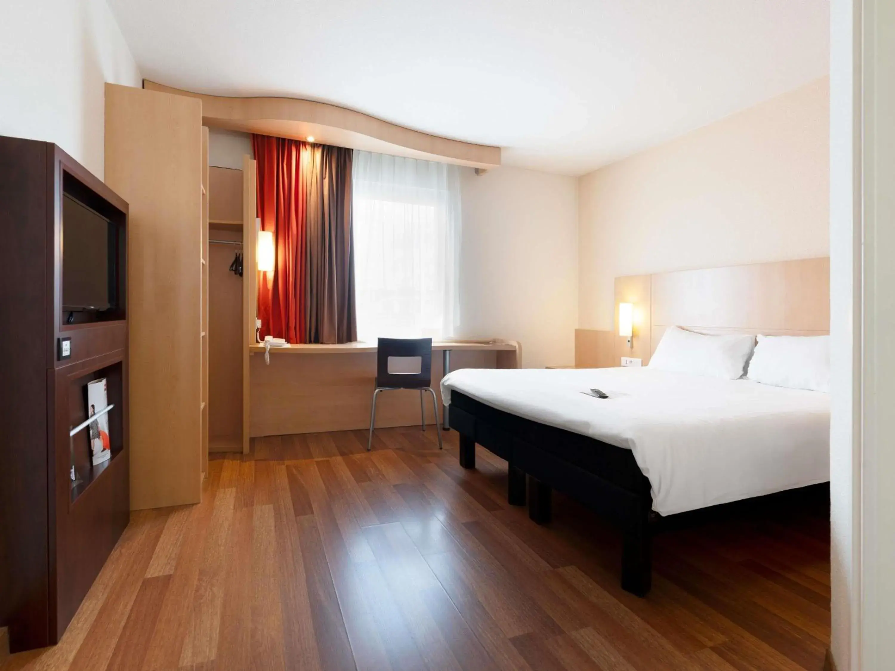 Bedroom, Bed in ibis Nancy Centre Gare et Congres Bedroom, Bed in ibis Nancy Centre Gare et Congres