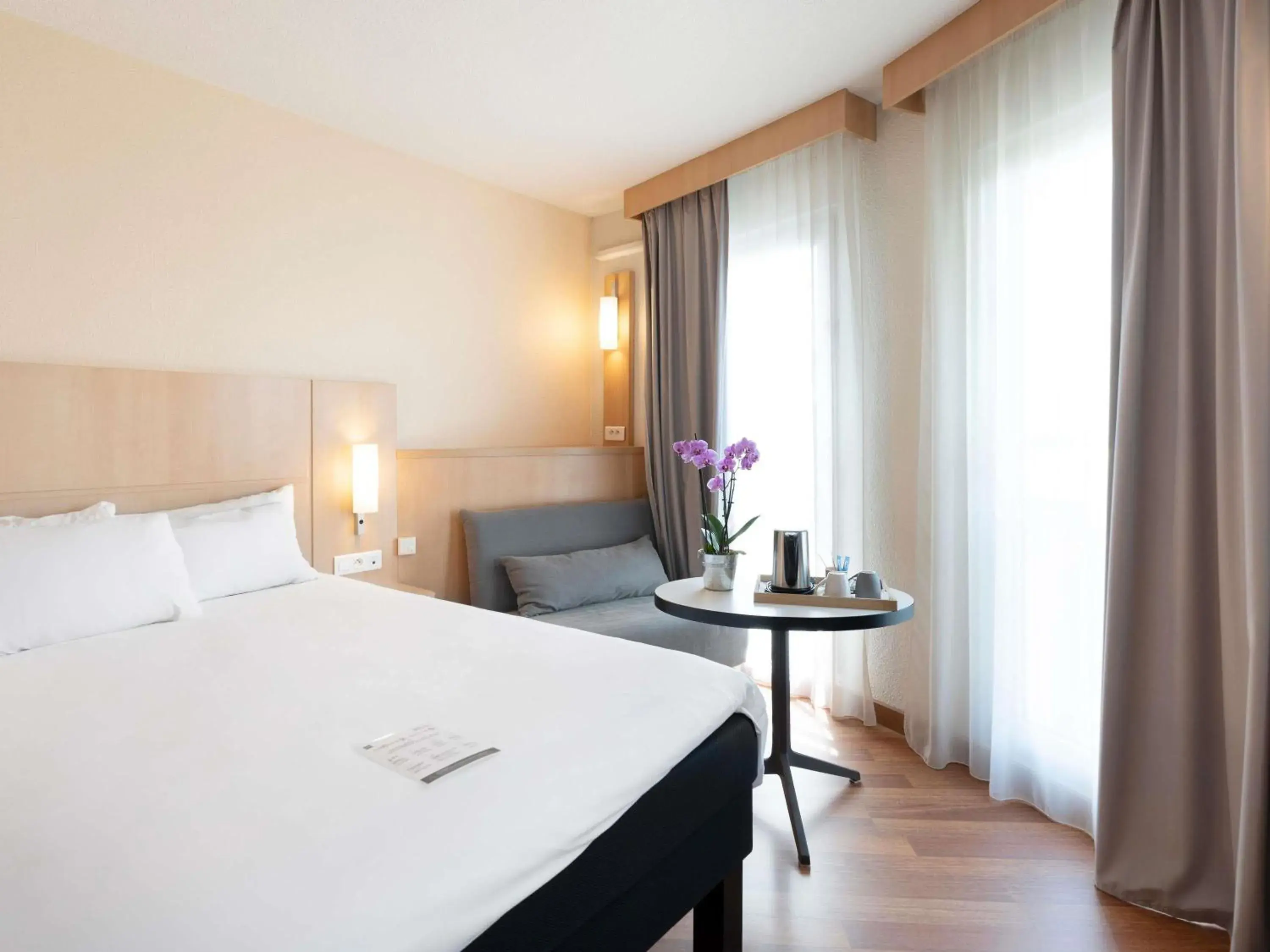 Bedroom, Bed in ibis Nancy Centre Gare et Congres Bedroom, Bed in ibis Nancy Centre Gare et Congres