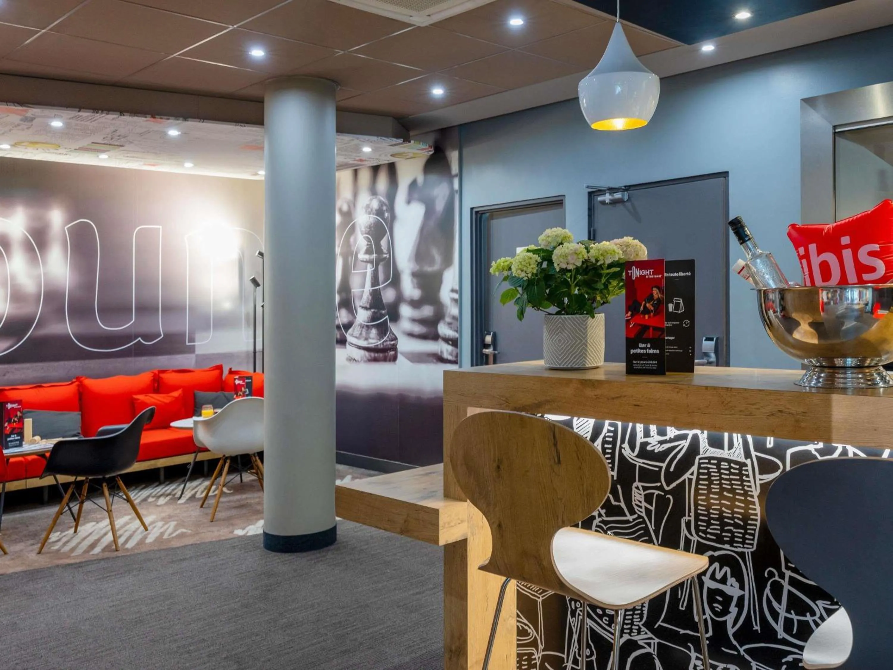 Lounge or bar in ibis Nancy Centre Gare et Congres