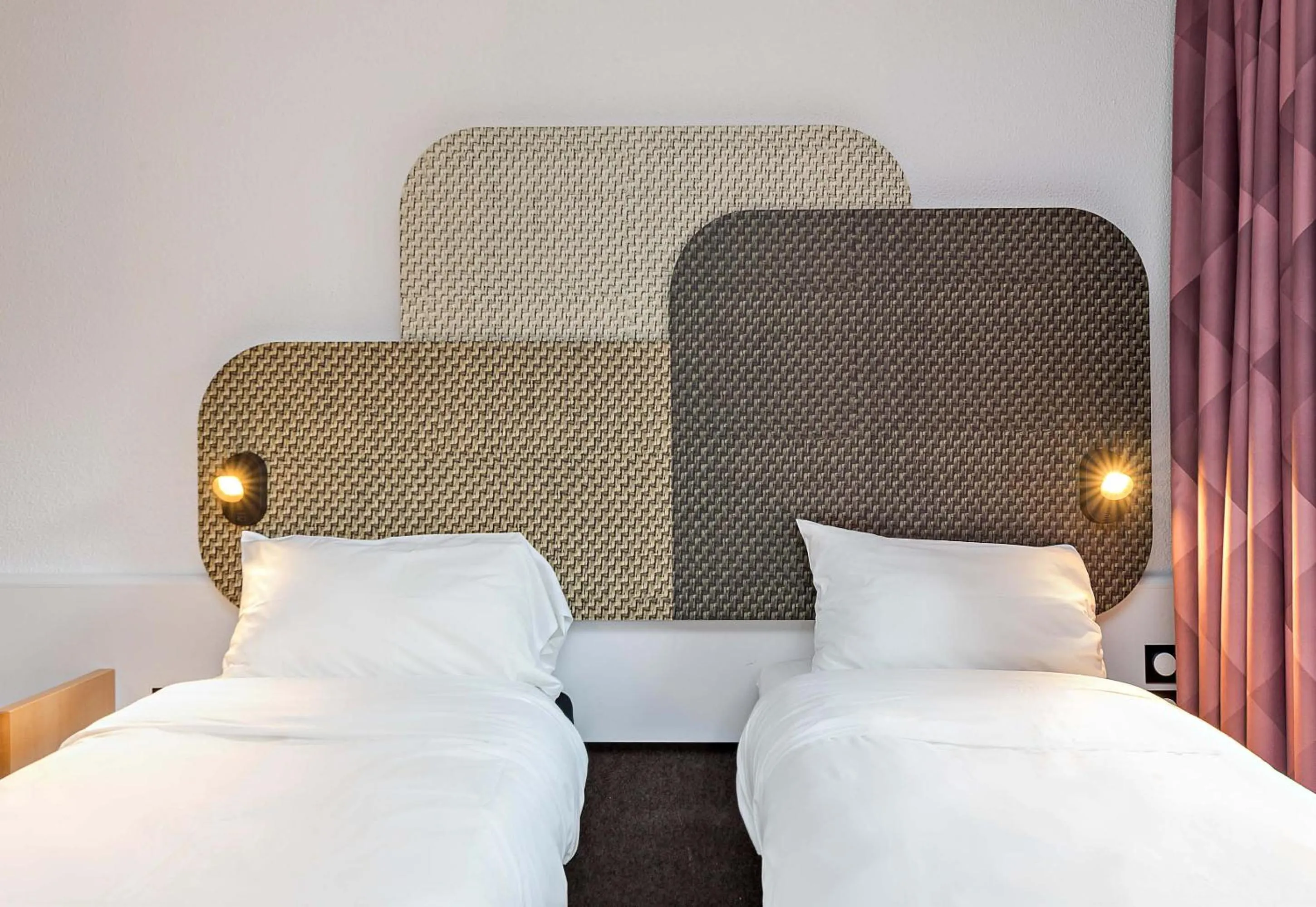 Bed in B&B HOTEL Rouen Centre Rive Gauche