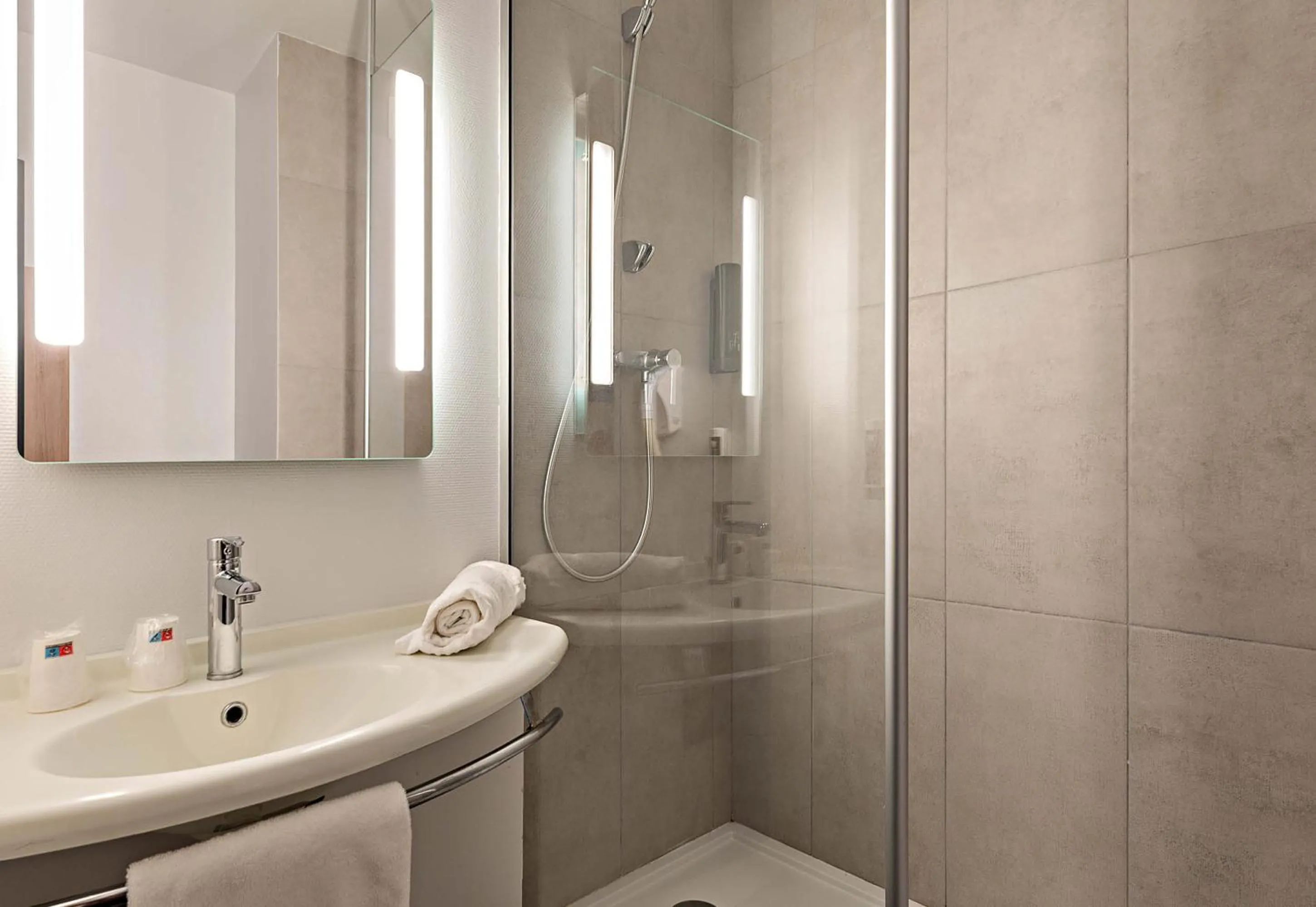 Shower in B&B HOTEL Rouen Centre Rive Gauche