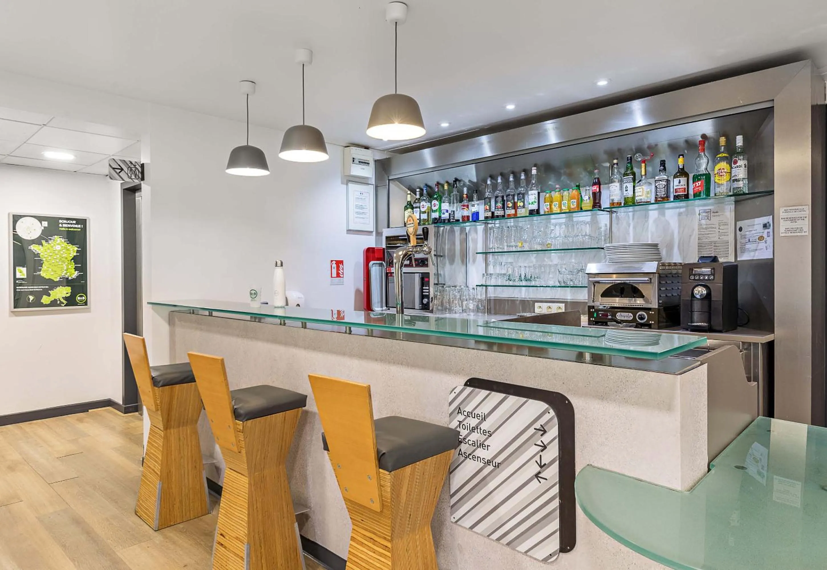 Lounge or bar in B&B HOTEL Rouen Centre Rive Gauche