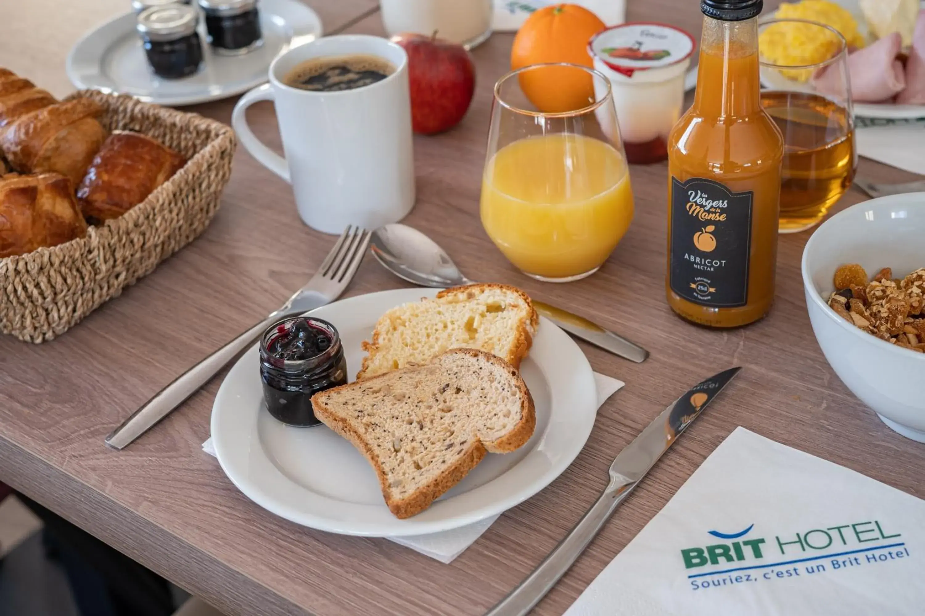 Breakfast in Brit Hotel Angers Parc Expo - L'Acropole Breakfast in Brit Hotel Angers Parc Expo - L'Acropole