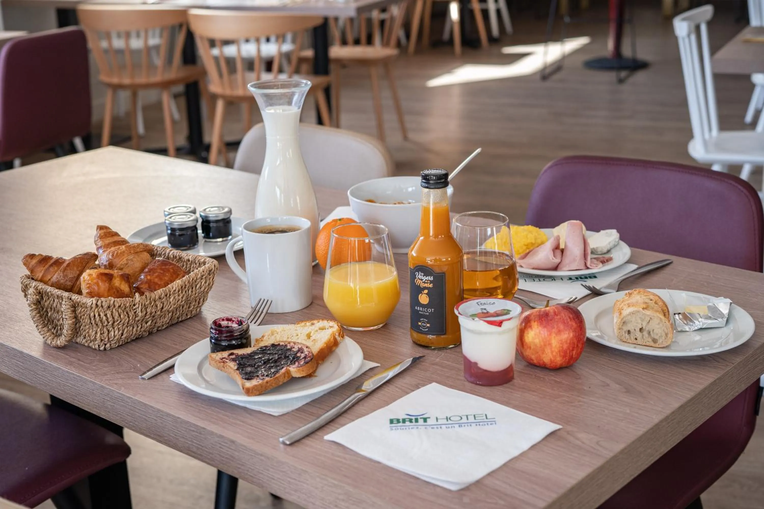 Breakfast in Brit Hotel Angers Parc Expo - L'Acropole