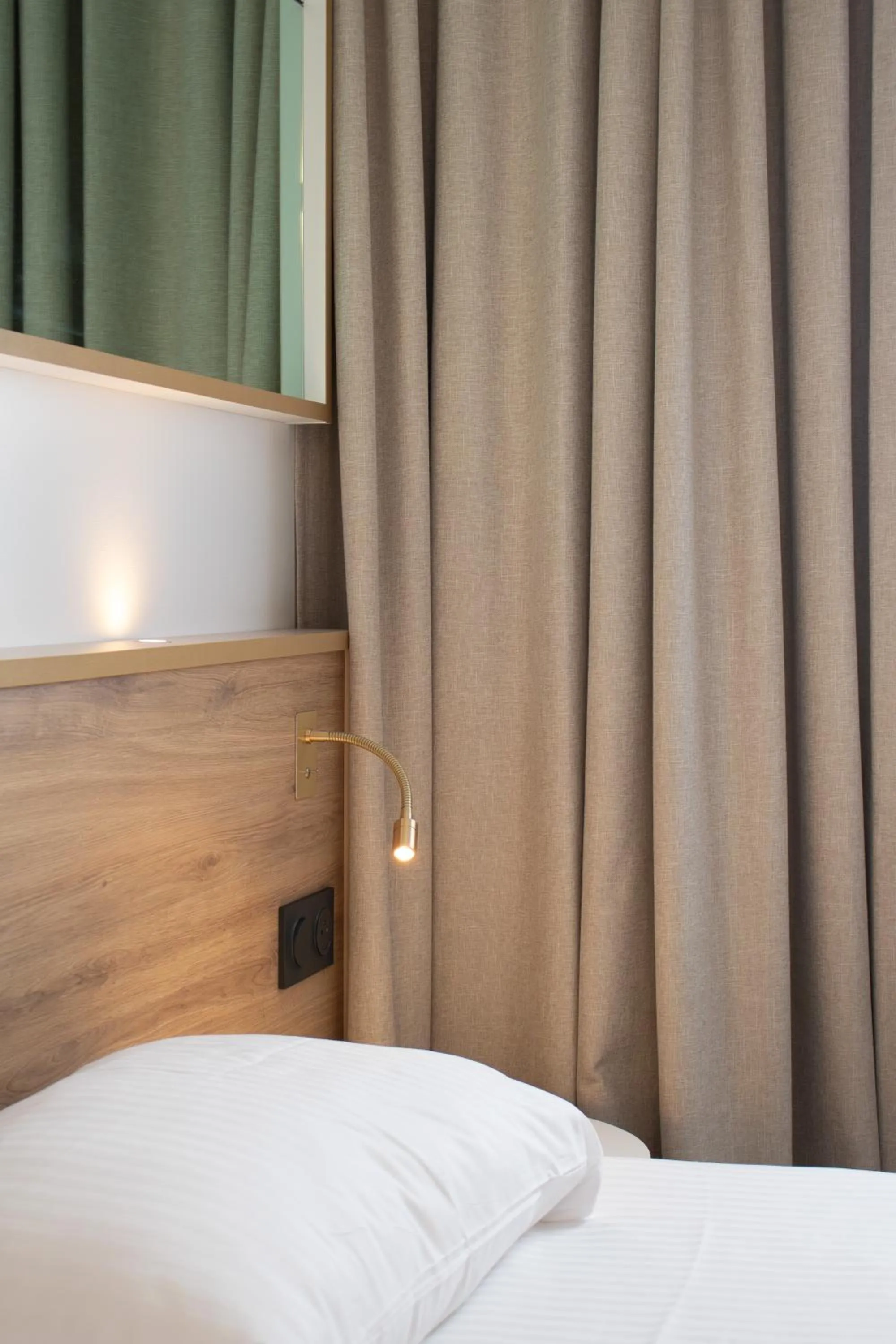 Bed in Brit Hotel Angers Parc Expo - L'Acropole