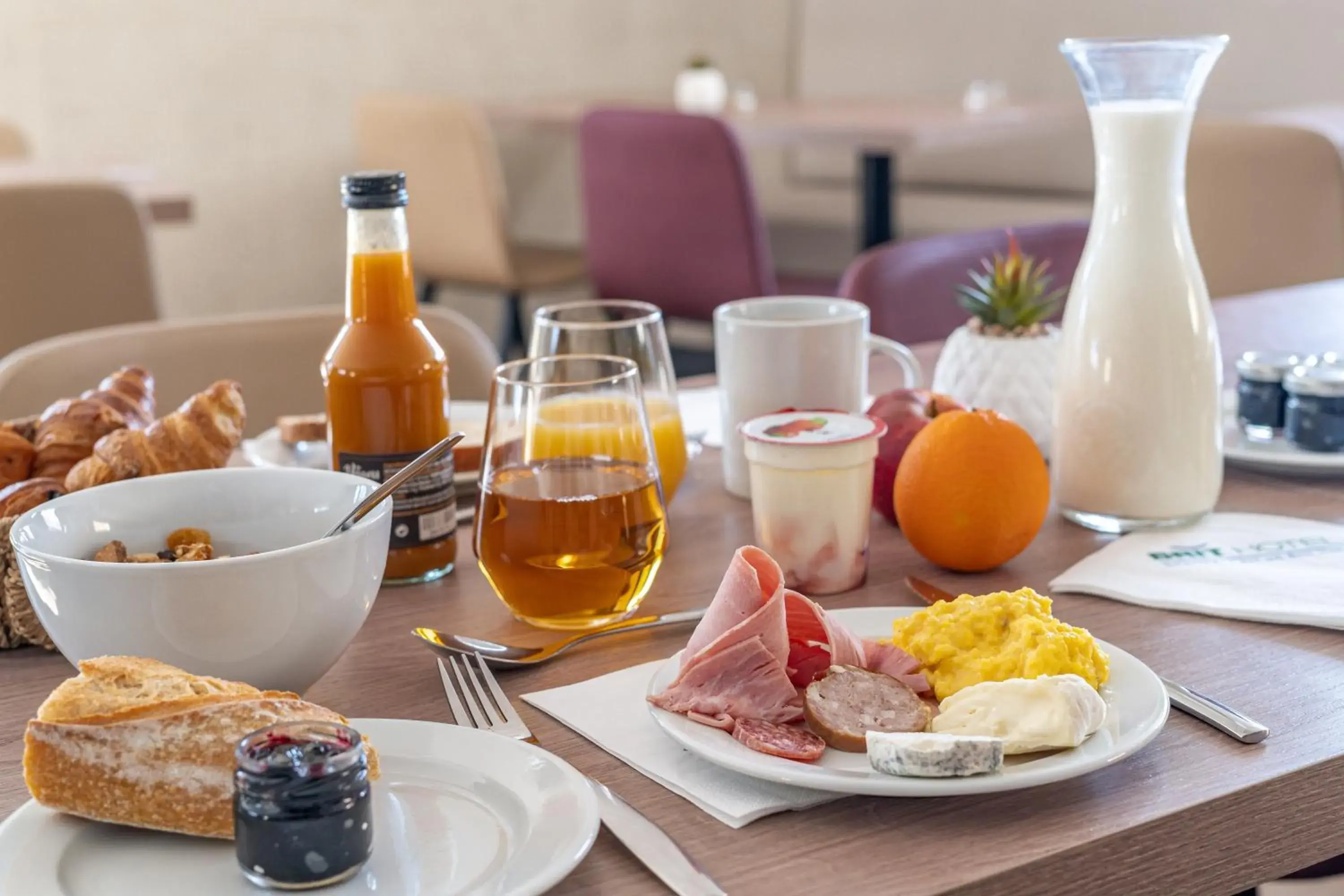 Breakfast in Brit Hotel Angers Parc Expo - L'Acropole Breakfast in Brit Hotel Angers Parc Expo - L'Acropole