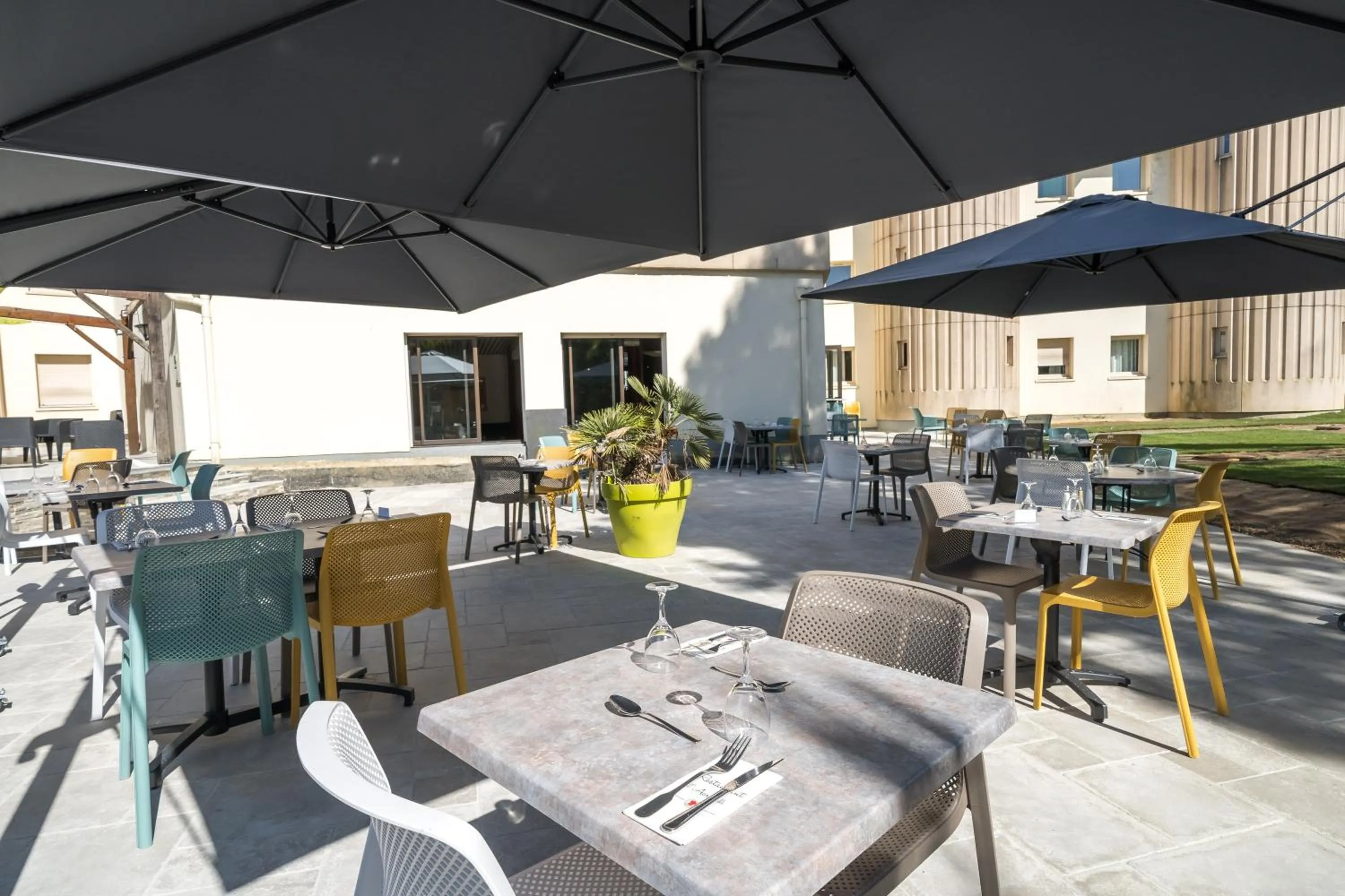 Patio in Brit Hotel Angers Parc Expo - L'Acropole