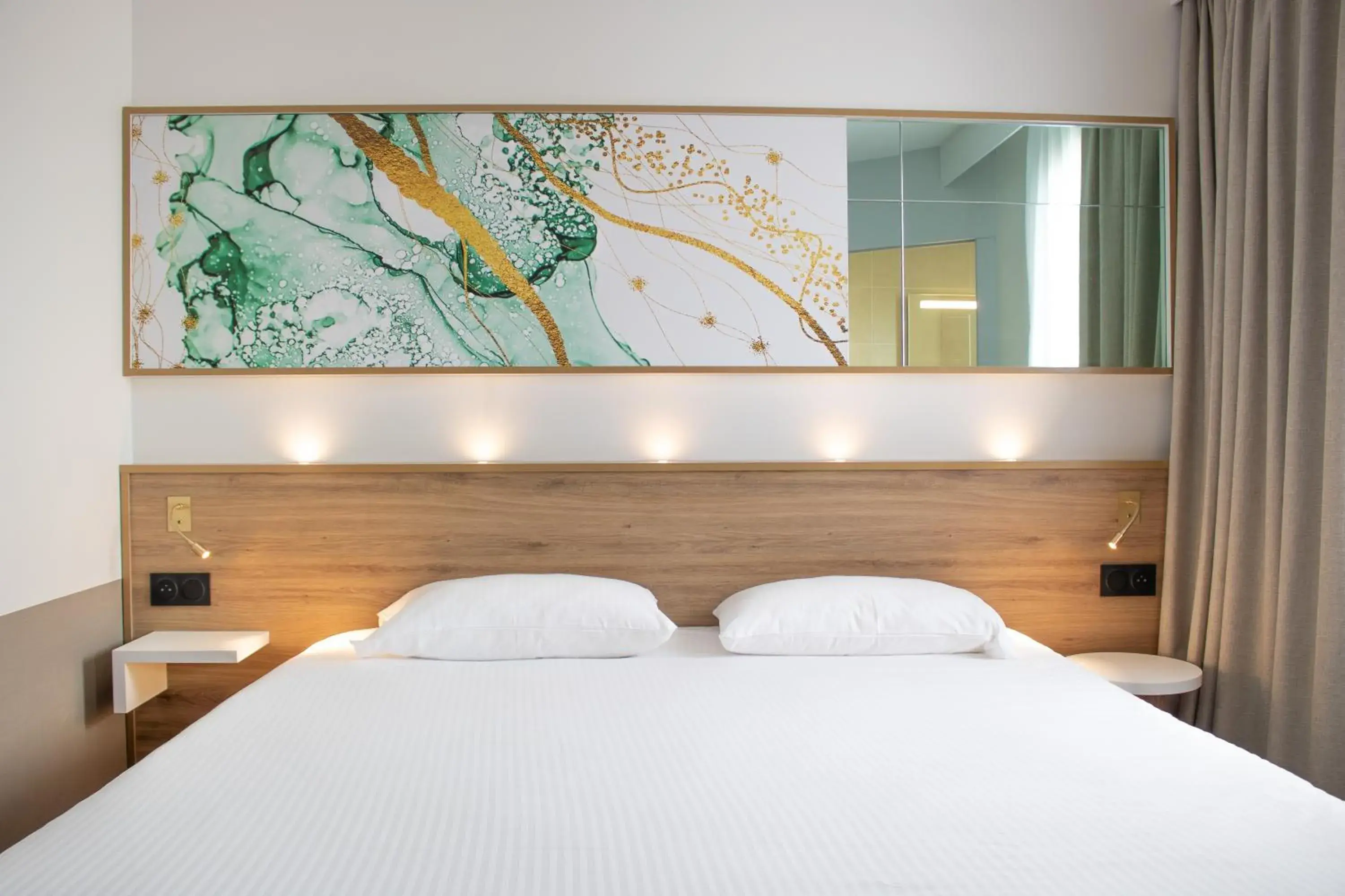 Bed in Brit Hotel Angers Parc Expo - L'Acropole Bed in Brit Hotel Angers Parc Expo - L'Acropole