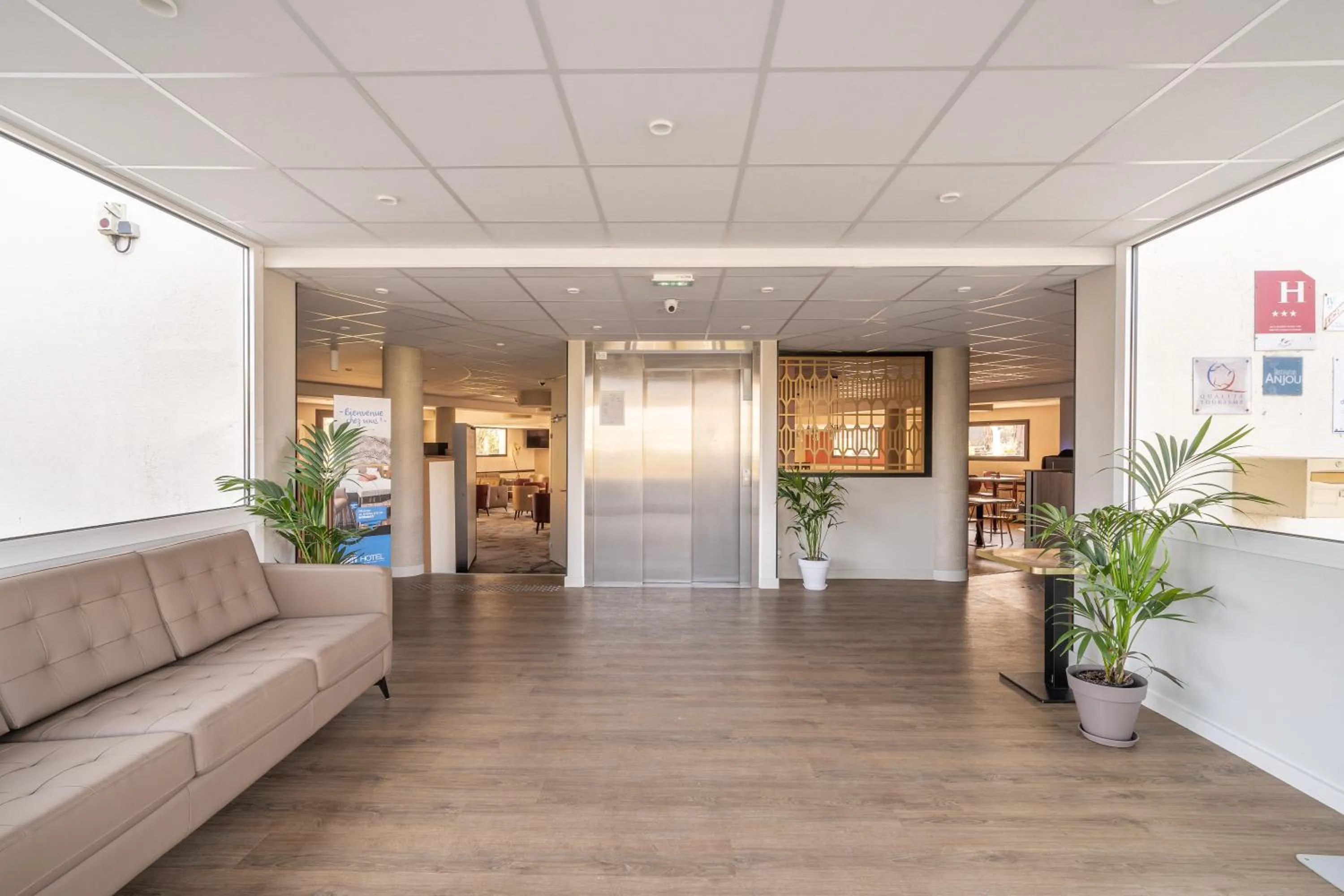 Lobby or reception in Brit Hotel Angers Parc Expo - L'Acropole