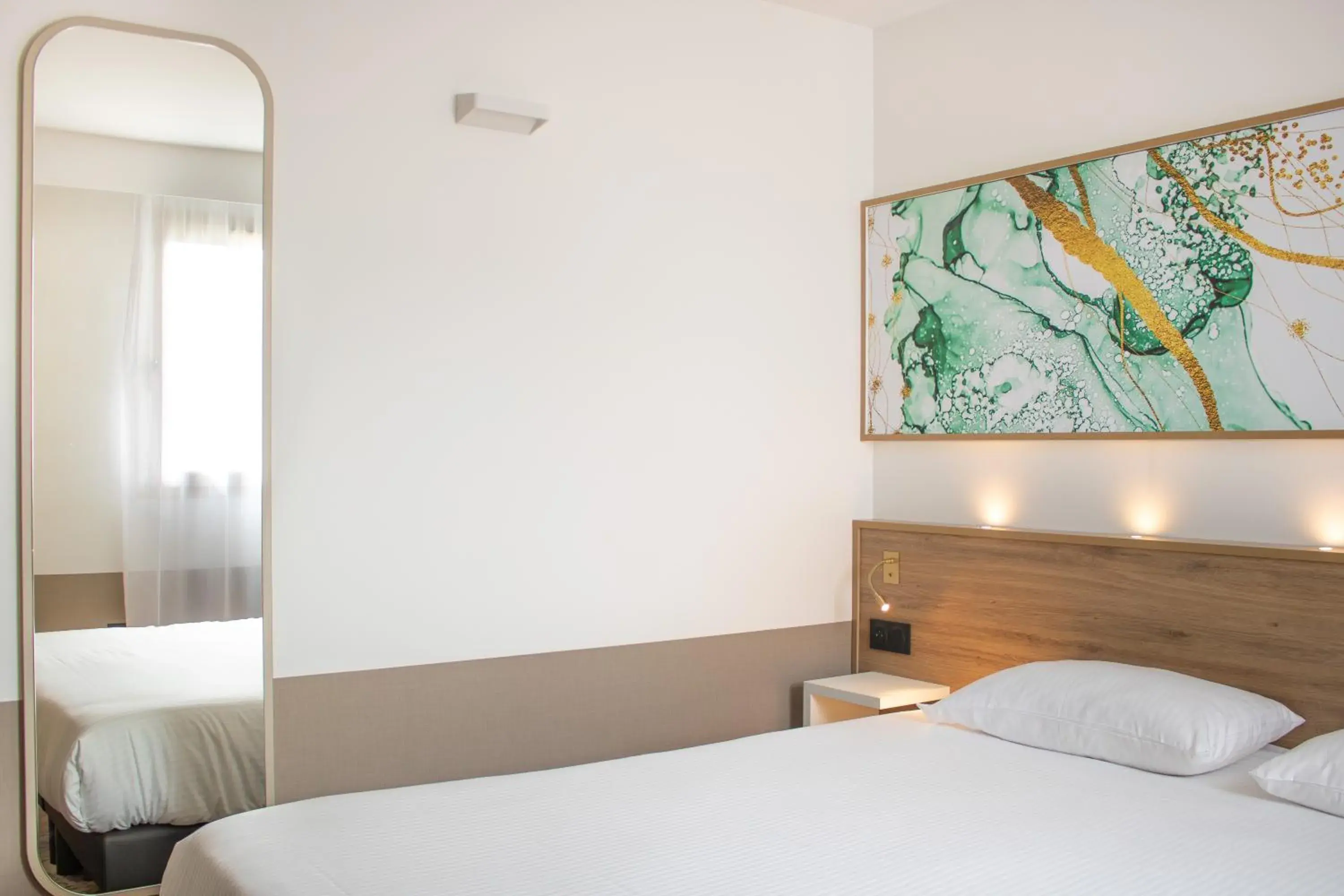 Bed in Brit Hotel Angers Parc Expo - L'Acropole Bed in Brit Hotel Angers Parc Expo - L'Acropole