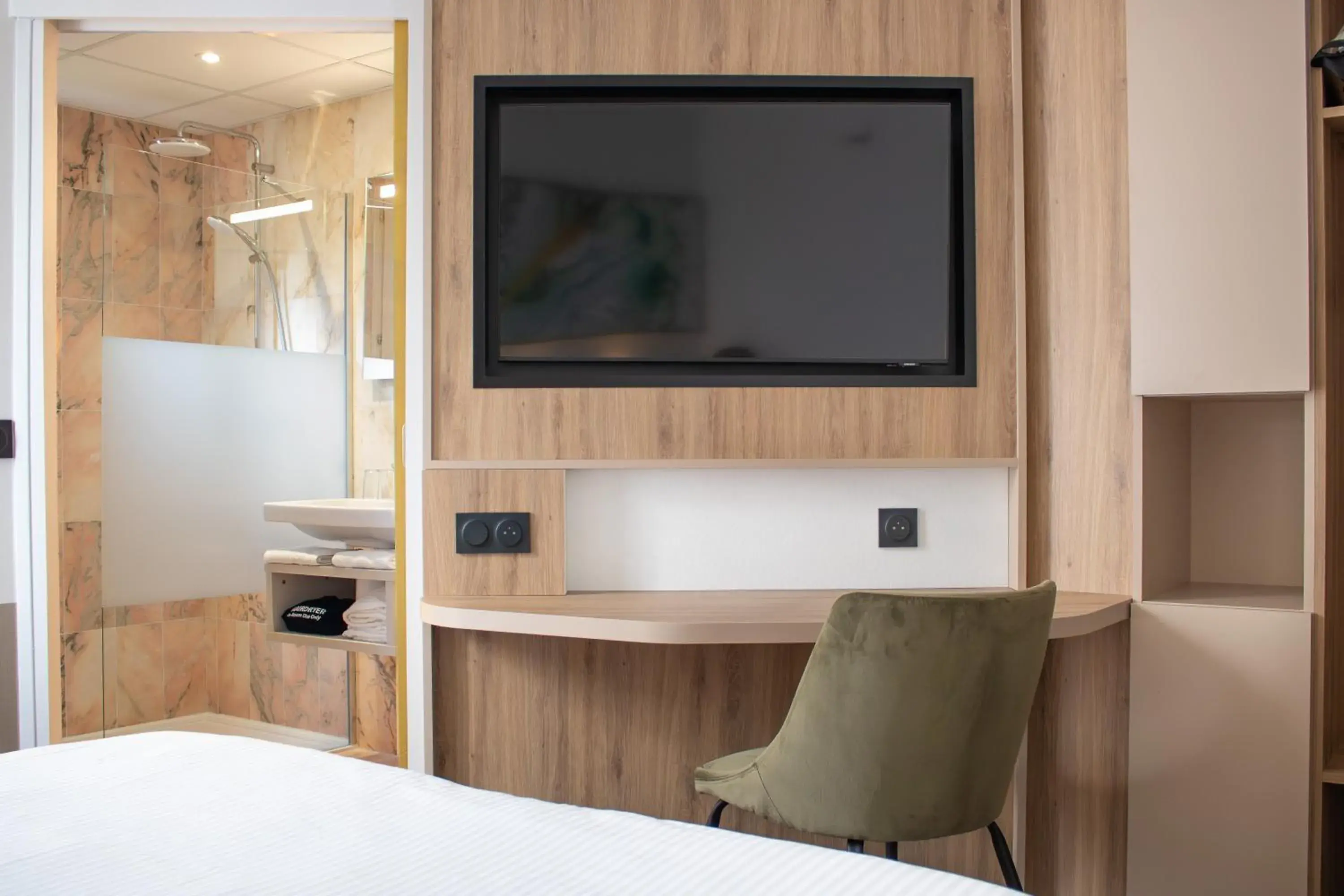 Bed in Brit Hotel Angers Parc Expo - L'Acropole Bed in Brit Hotel Angers Parc Expo - L'Acropole