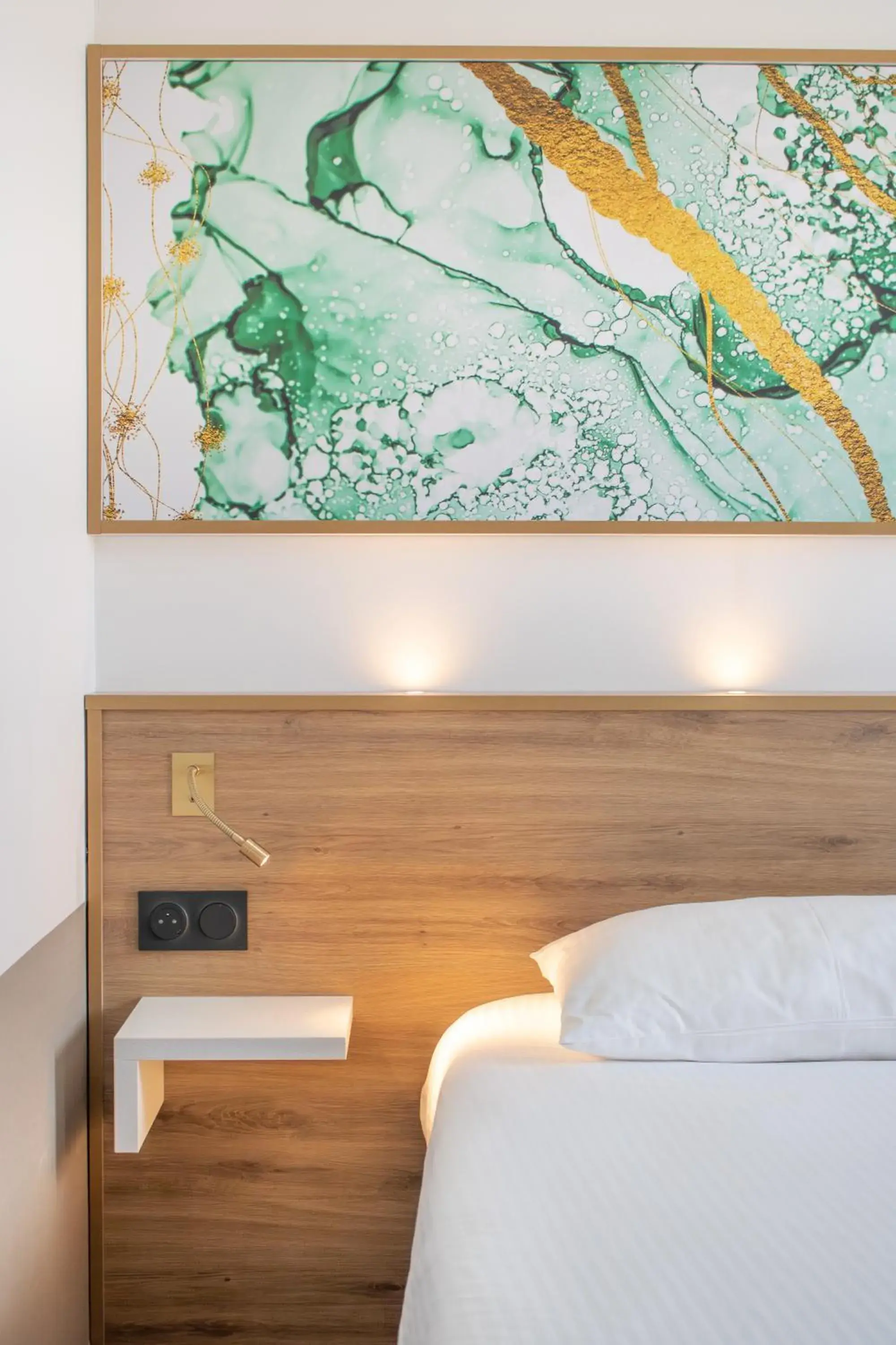 Bed in Brit Hotel Angers Parc Expo - L'Acropole Bed in Brit Hotel Angers Parc Expo - L'Acropole