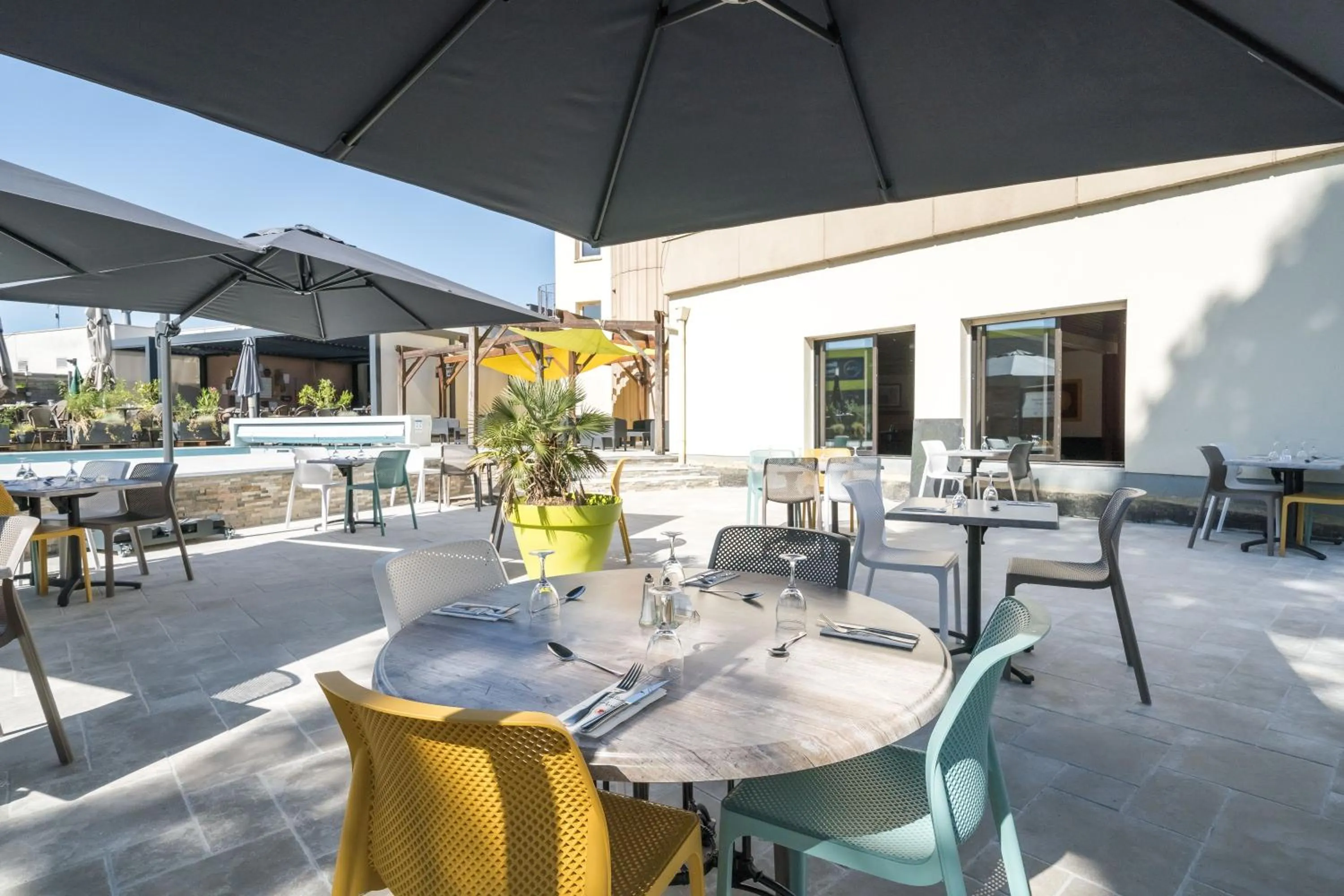 Patio in Brit Hotel Angers Parc Expo - L'Acropole