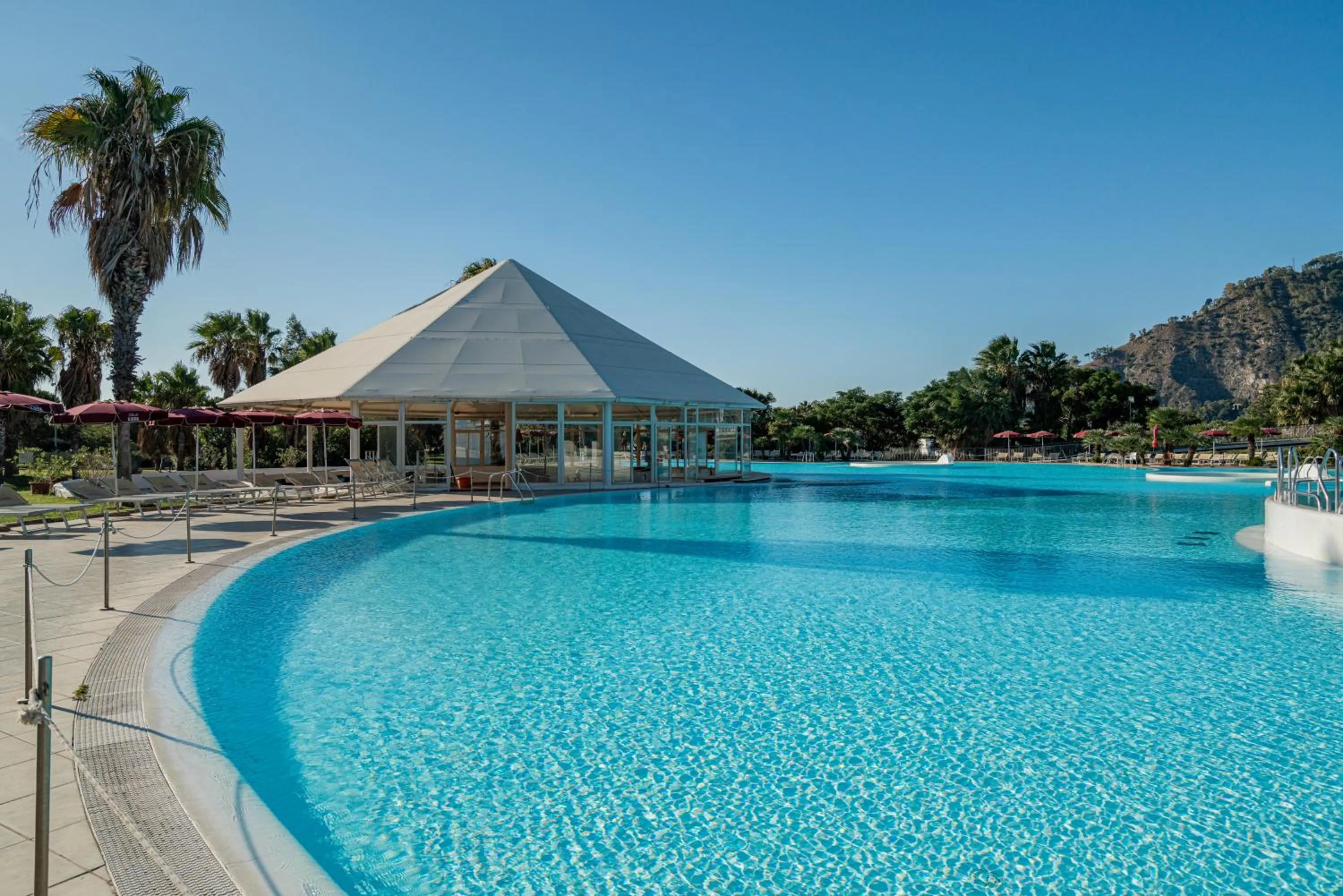 Swimming pool in Club Esse Sunbeach