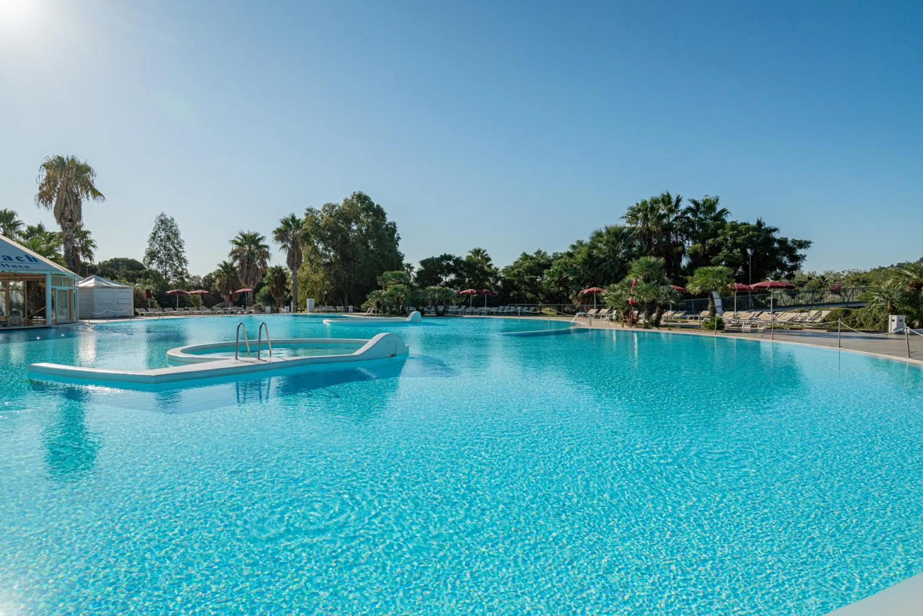 Swimming pool in Club Esse Sunbeach