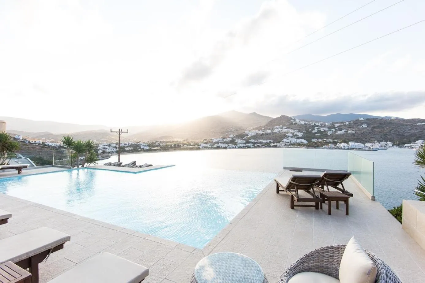 Swimming pool in Seabreeze Hotel Ios