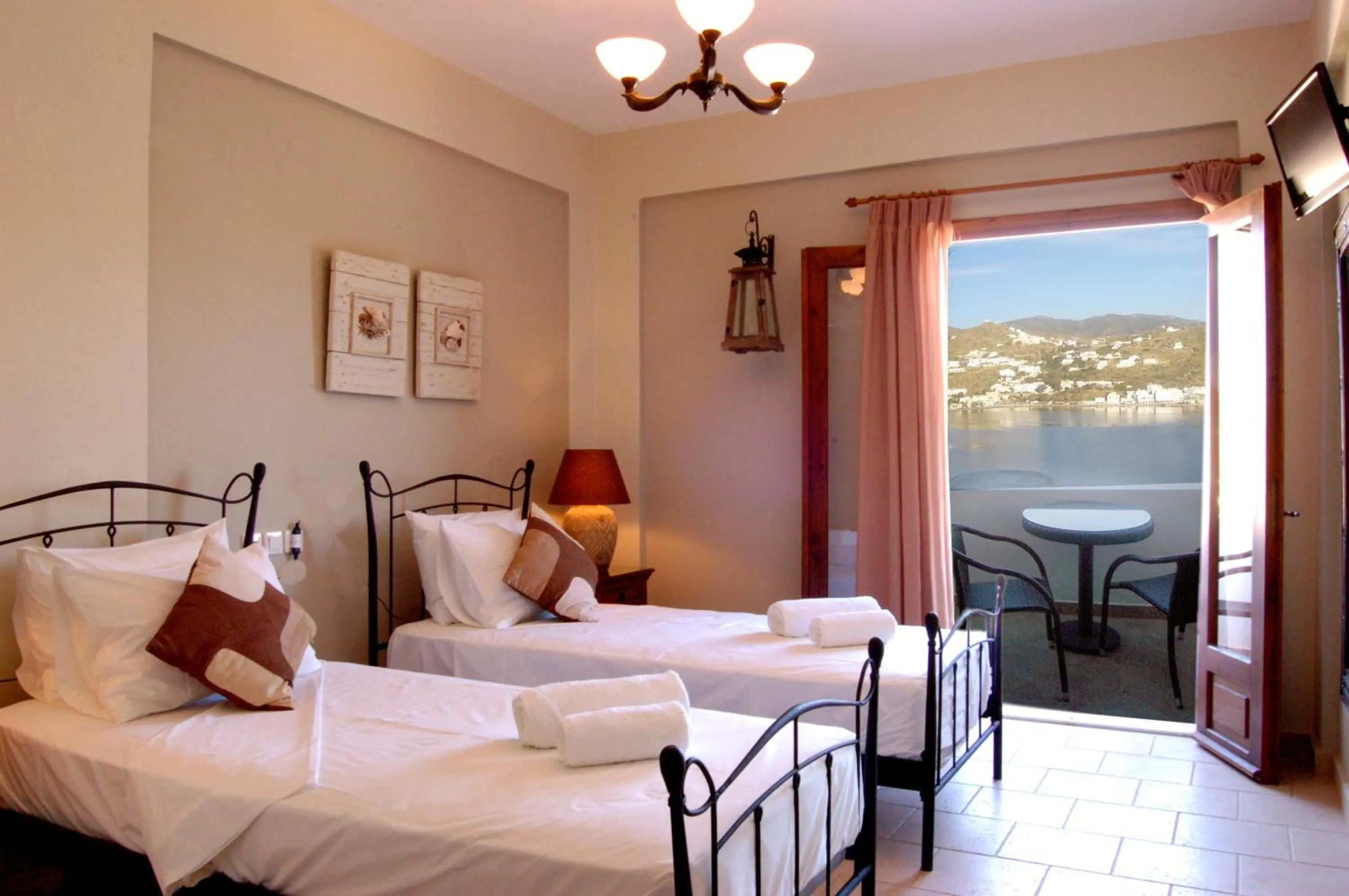 Photo of the whole room, Bed in Seabreeze Hotel Ios