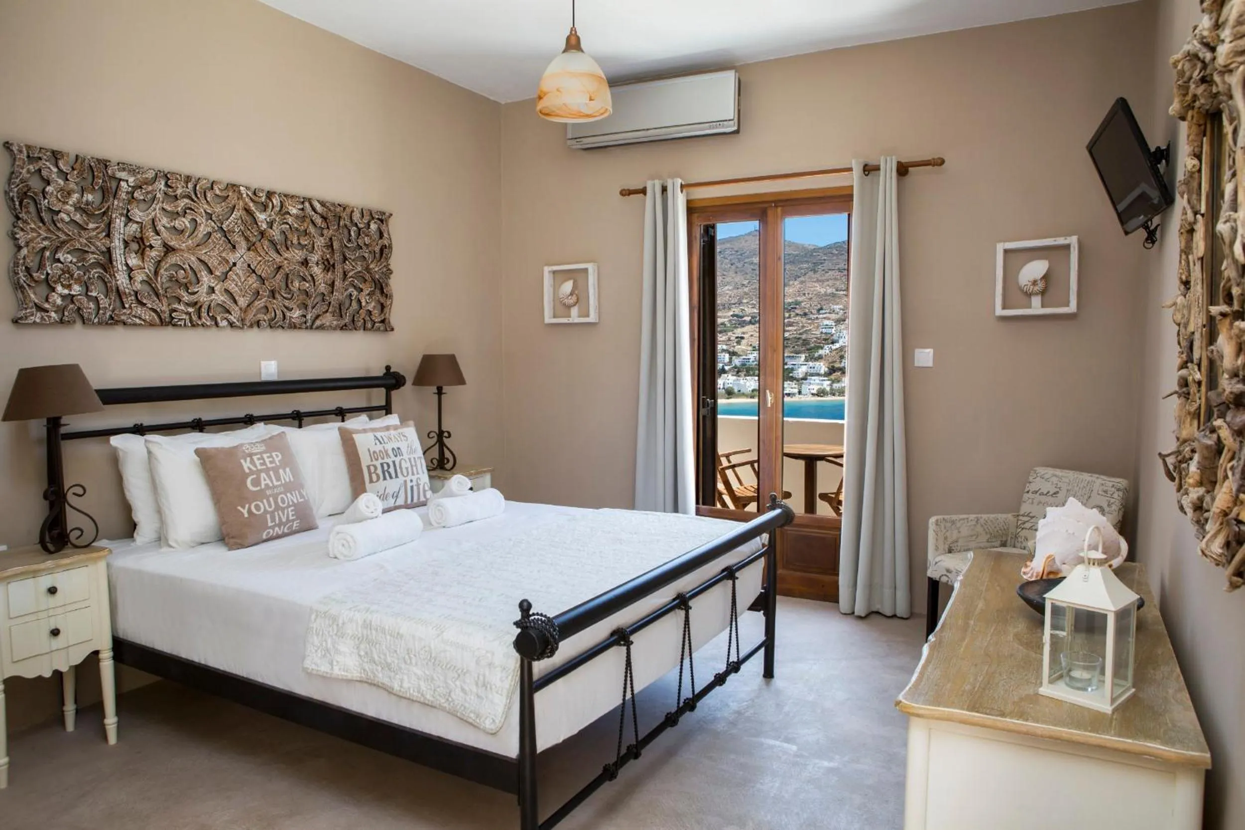 Photo of the whole room, Bed in Seabreeze Hotel Ios