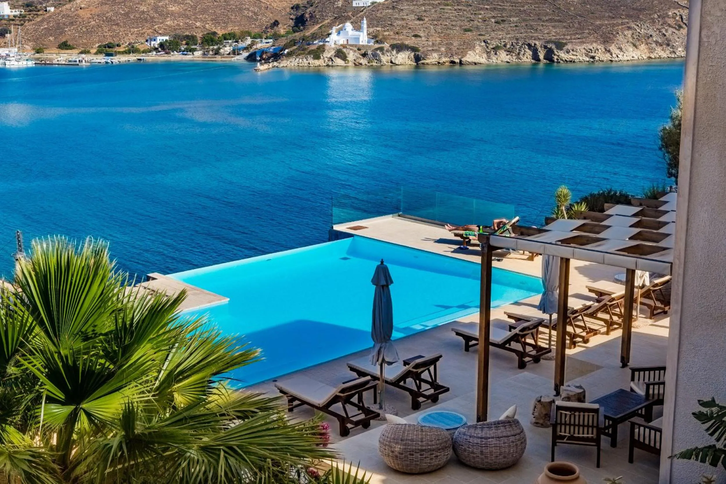 Pool view in Seabreeze Hotel Ios