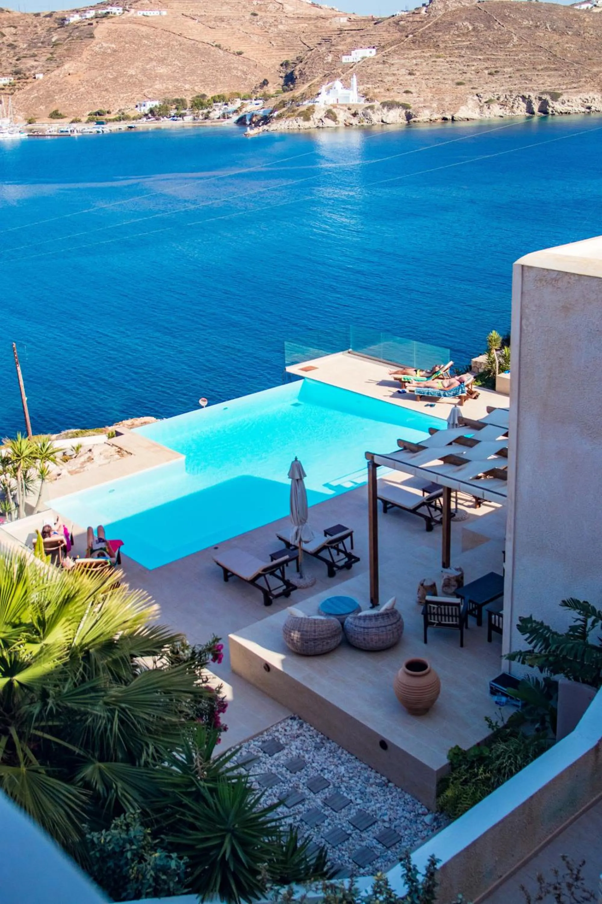 Pool view in Seabreeze Hotel Ios