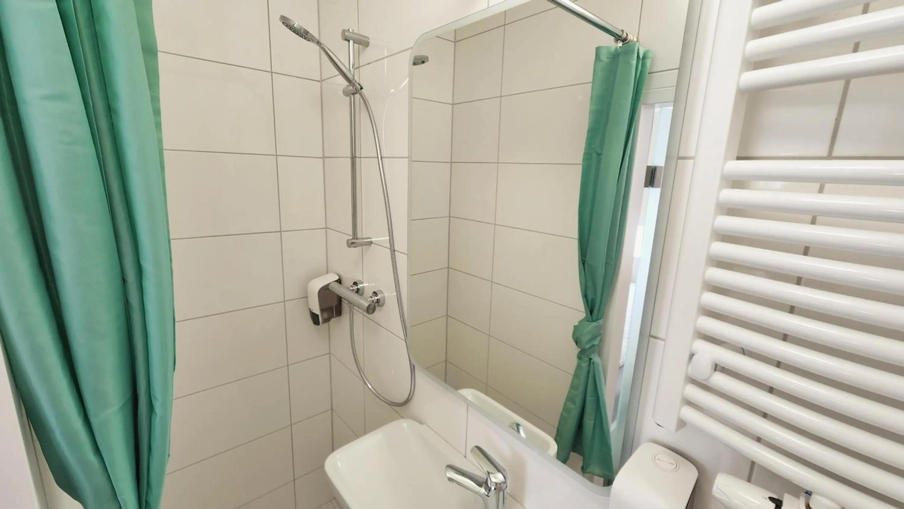 Shower in Aparthotel B & L