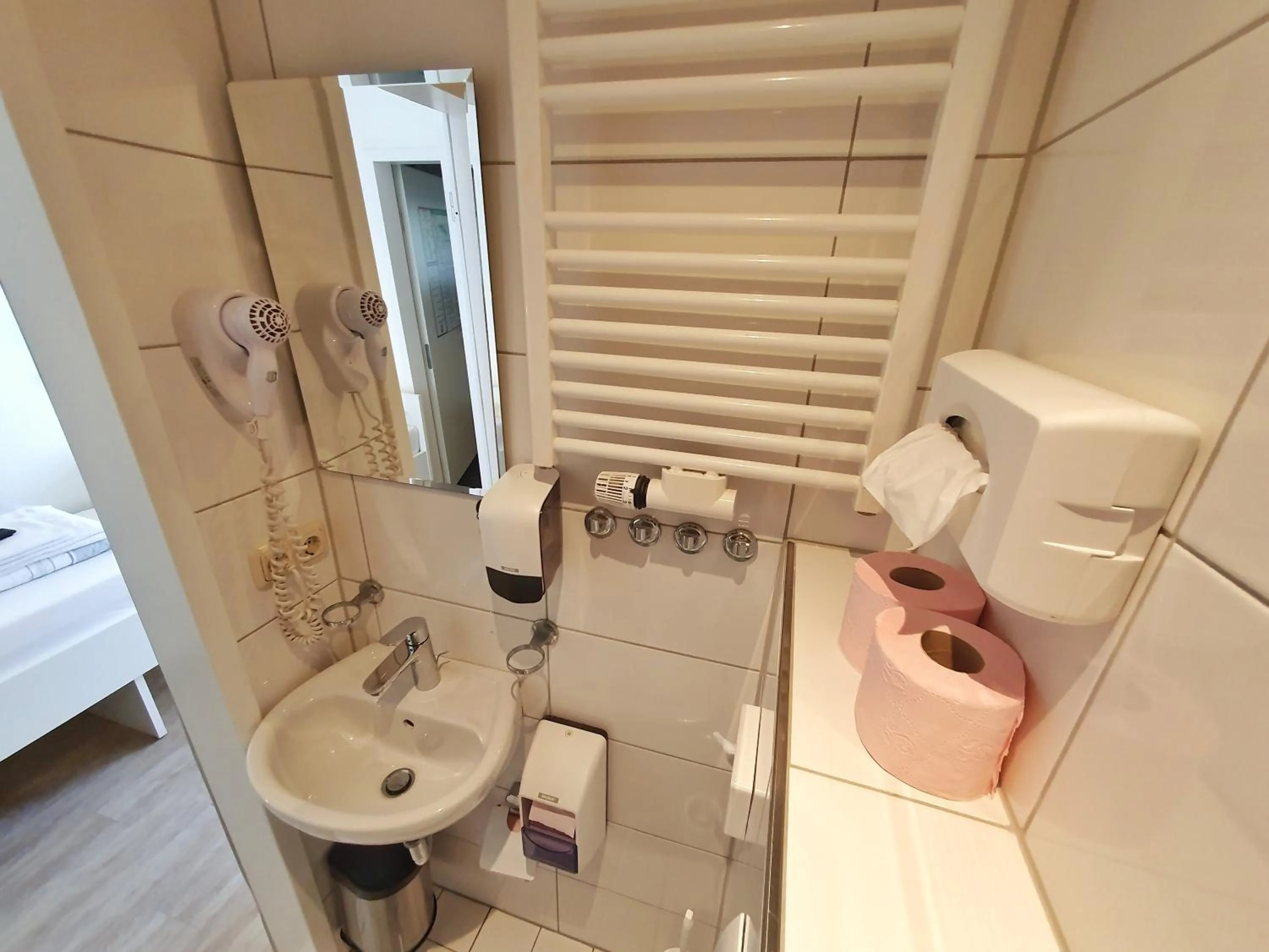 Bathroom in Aparthotel B & L