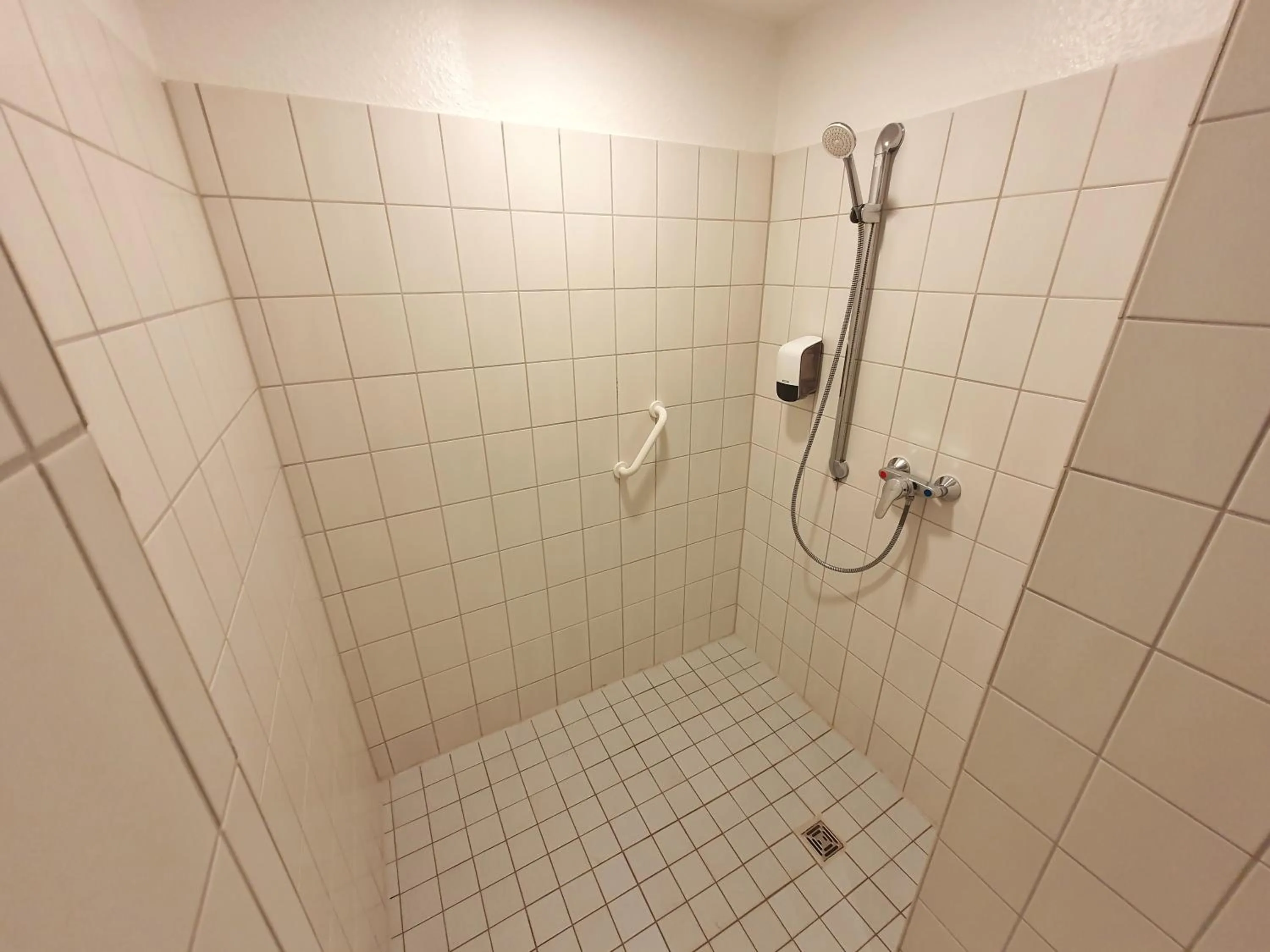 Shower in Aparthotel B & L