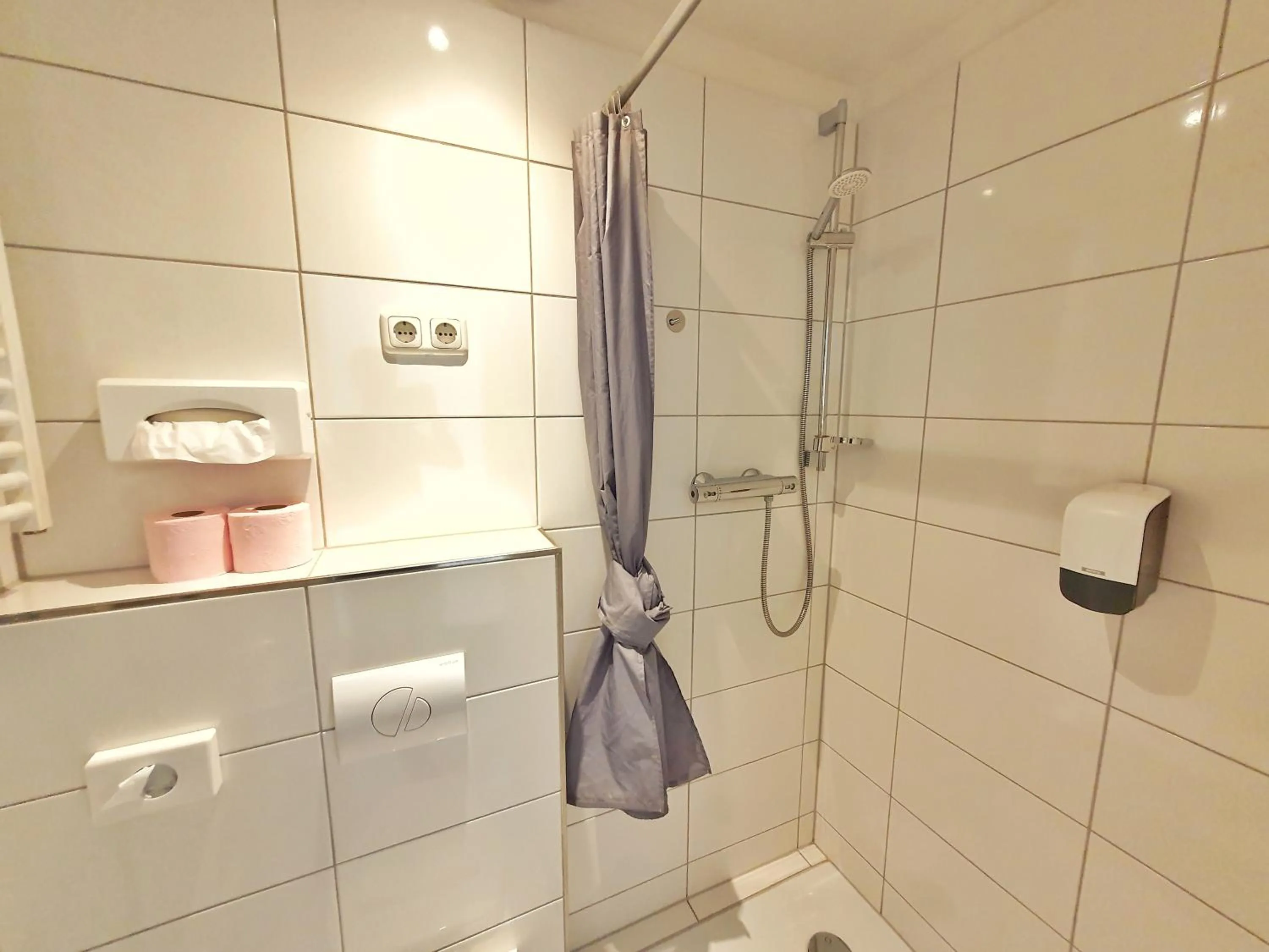 Shower in Aparthotel B & L