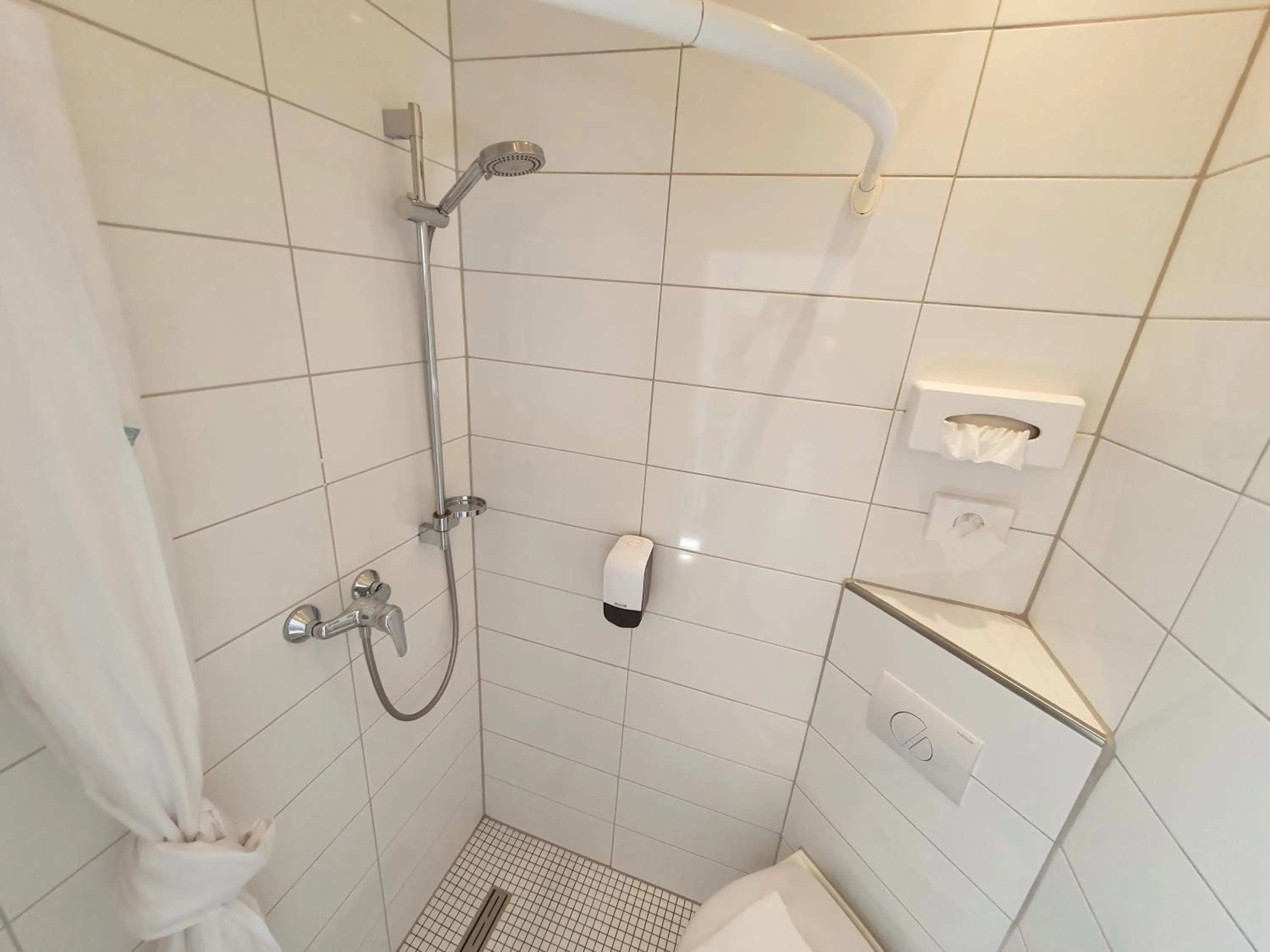 Shower in Aparthotel B & L