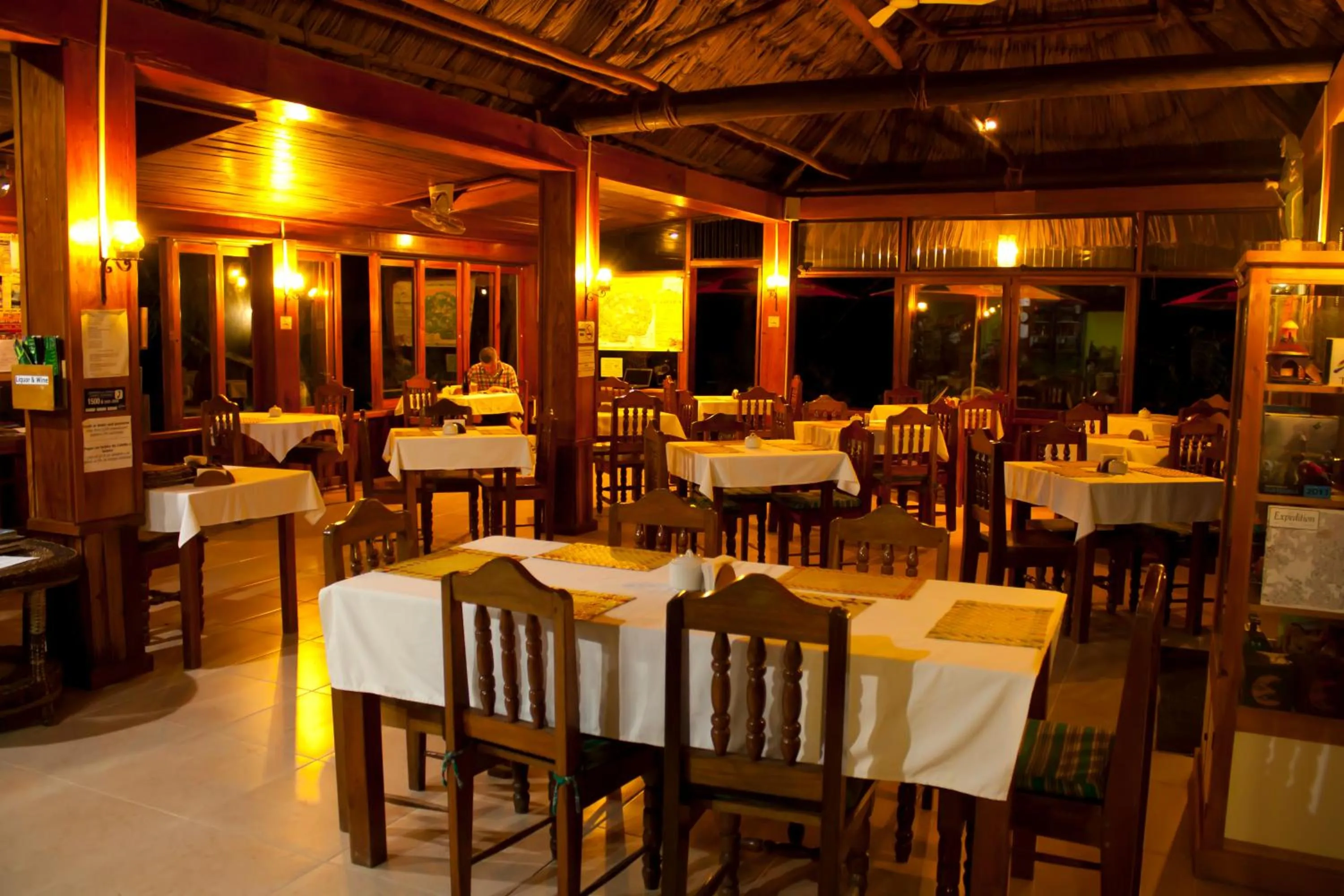 Restaurant/places to eat in Hotel Jaguar Inn Tikal