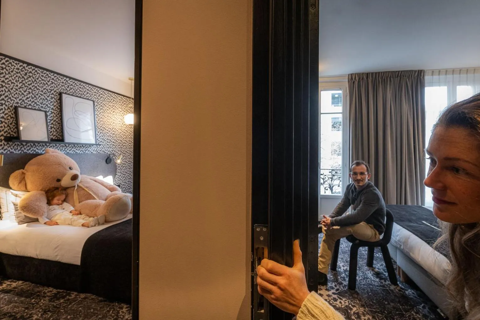 People, Bed in Hôtel Palais De Chaillot