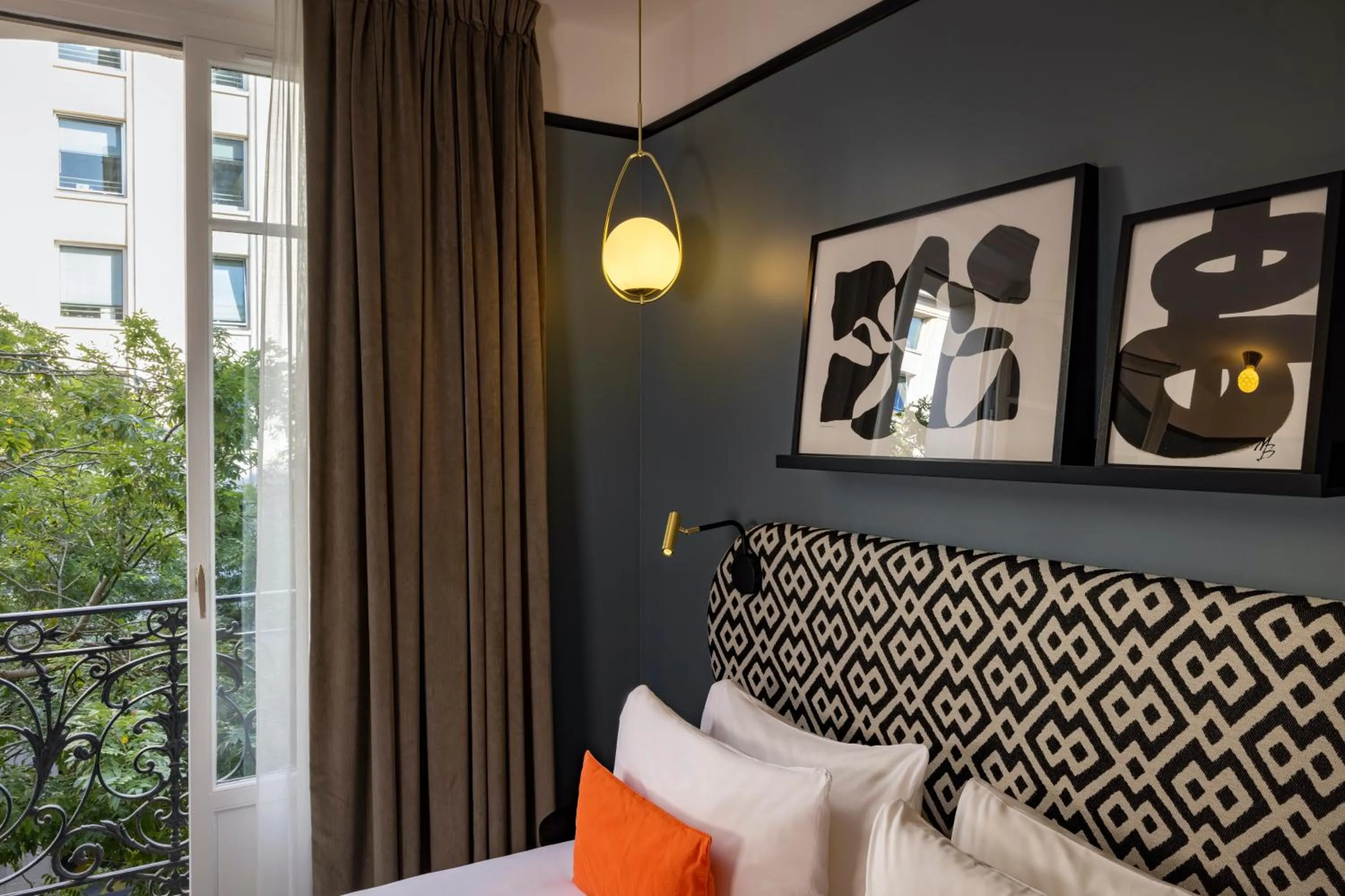 Bedroom, Bed in Hôtel Palais De Chaillot