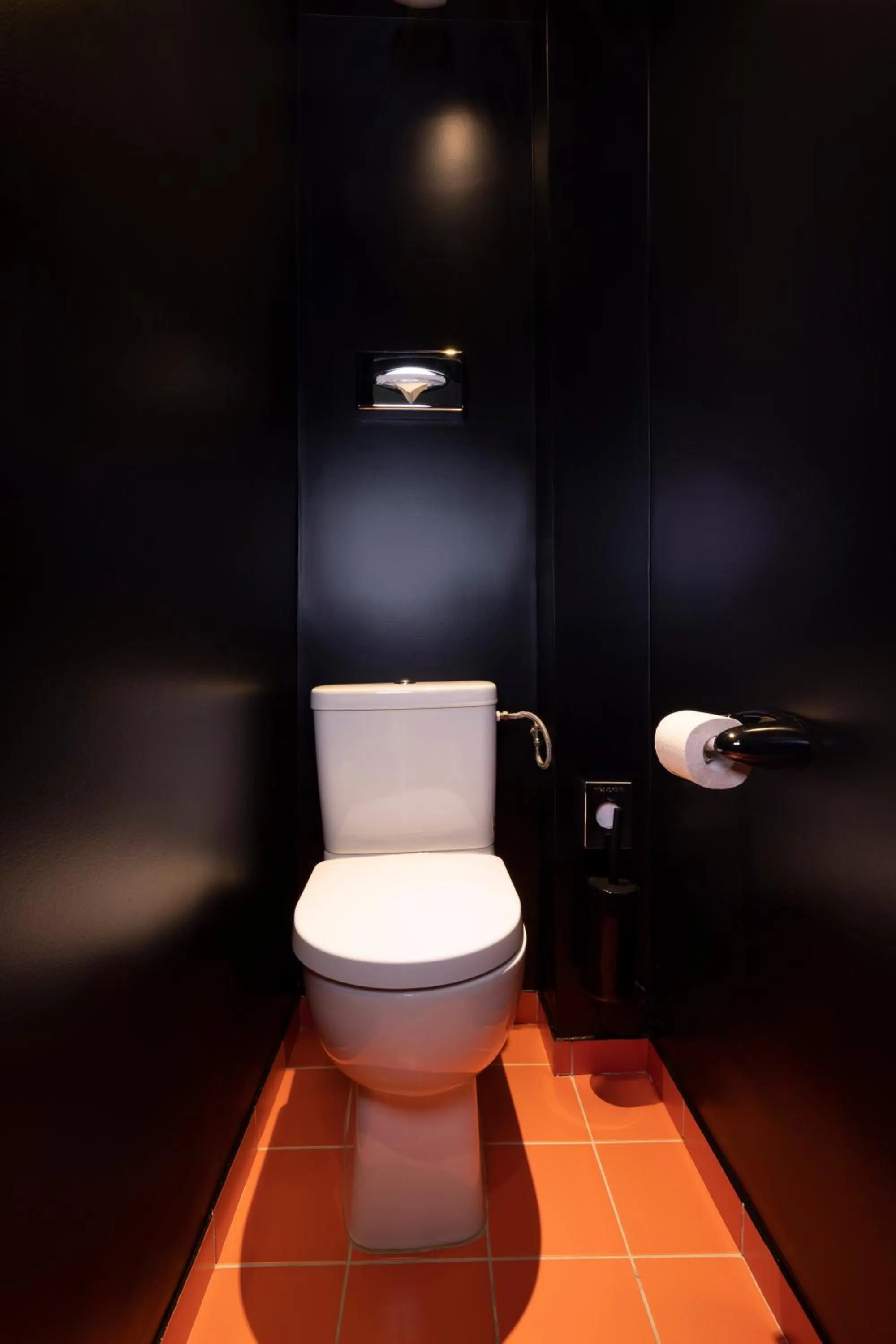 Toilet in Hôtel Palais De Chaillot