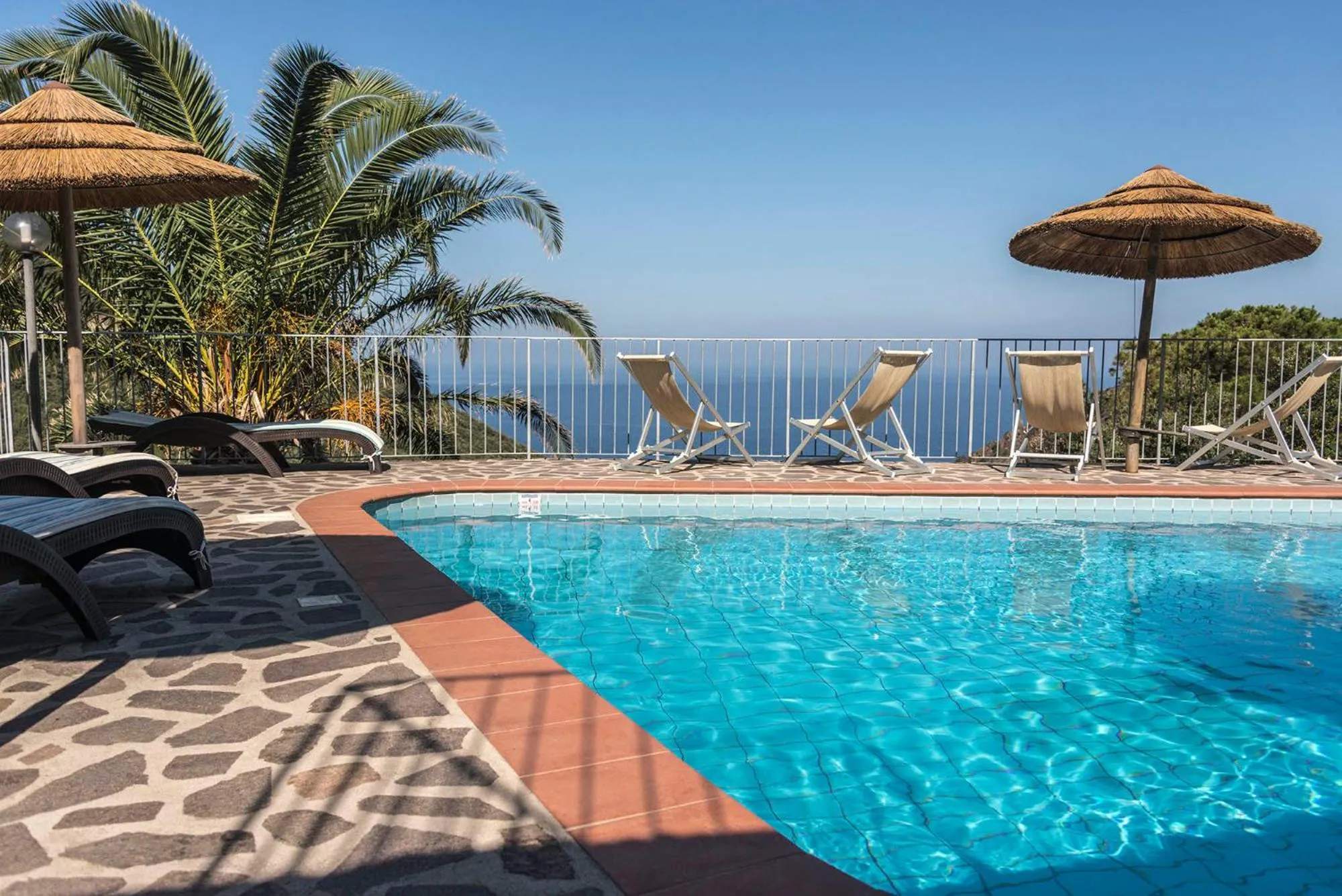 Swimming pool in Hotel Villa Rita