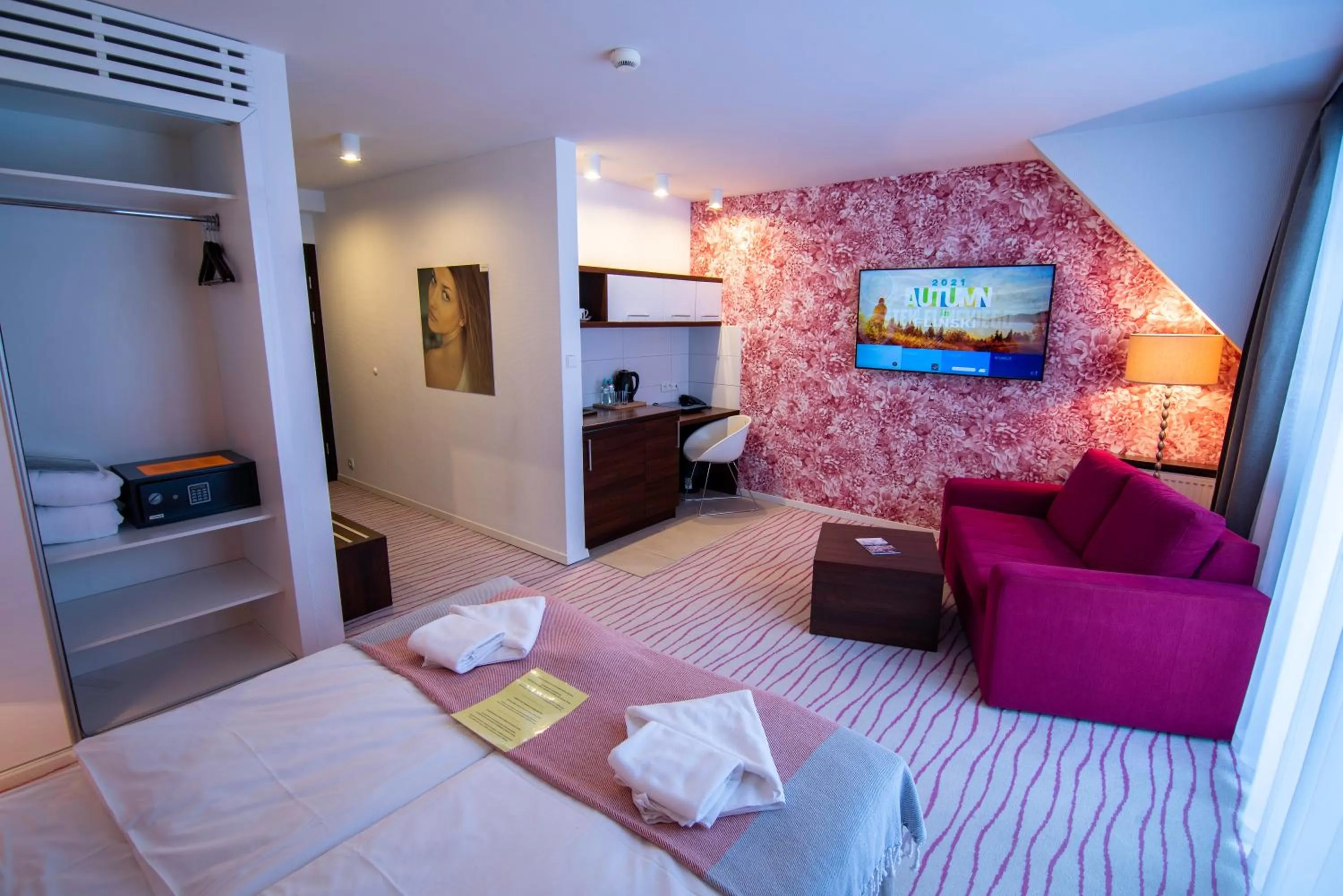 Bed in Flinski Sport X SPA, Boutique X Art