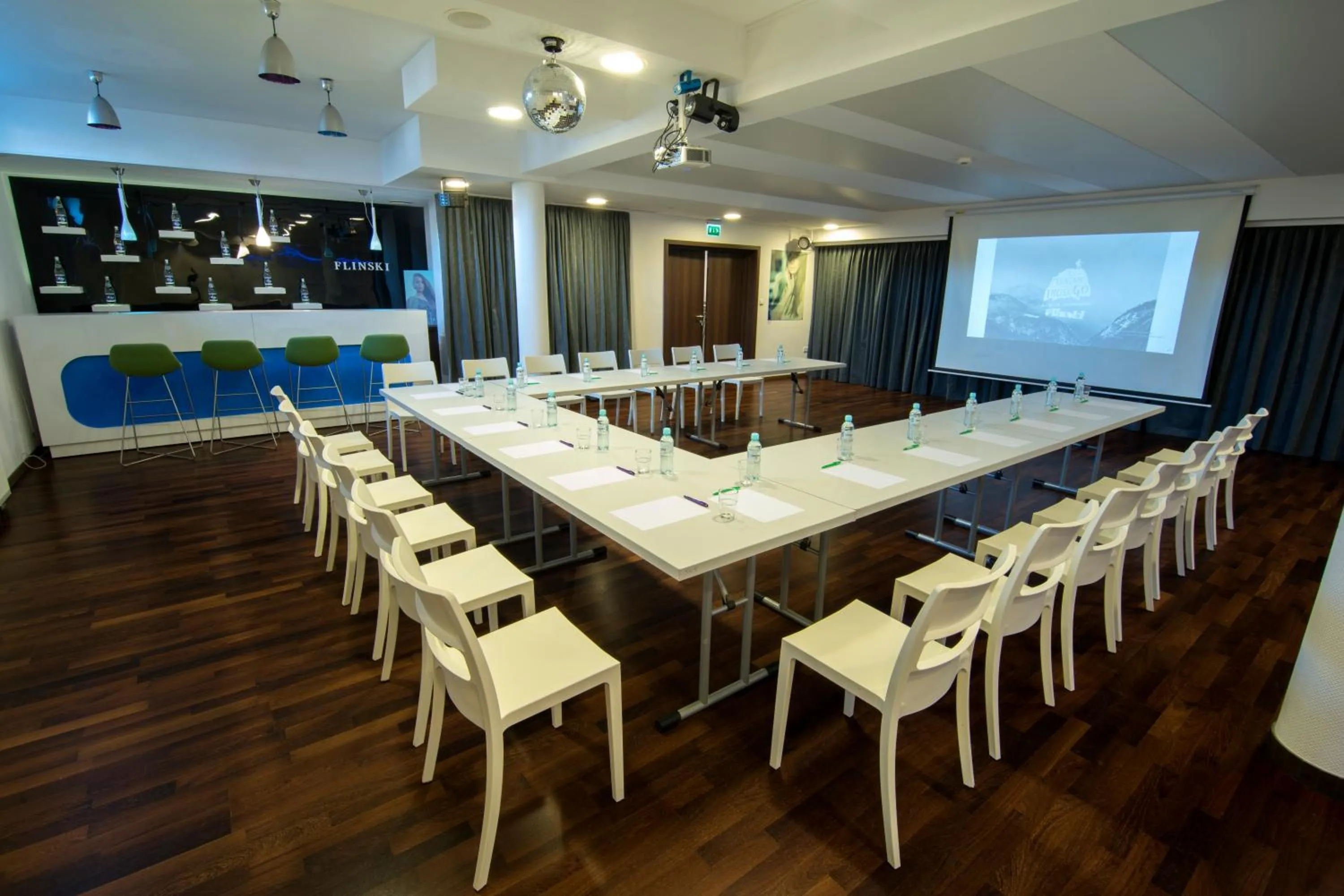 Business facilities in Flinski Sport X SPA, Boutique X Art