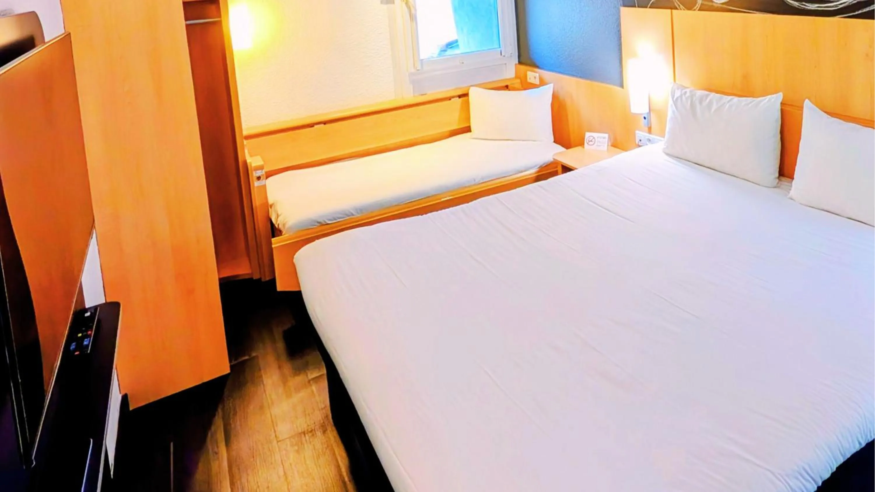 Bedroom, Bed in ibis Grenoble Centre Bastille